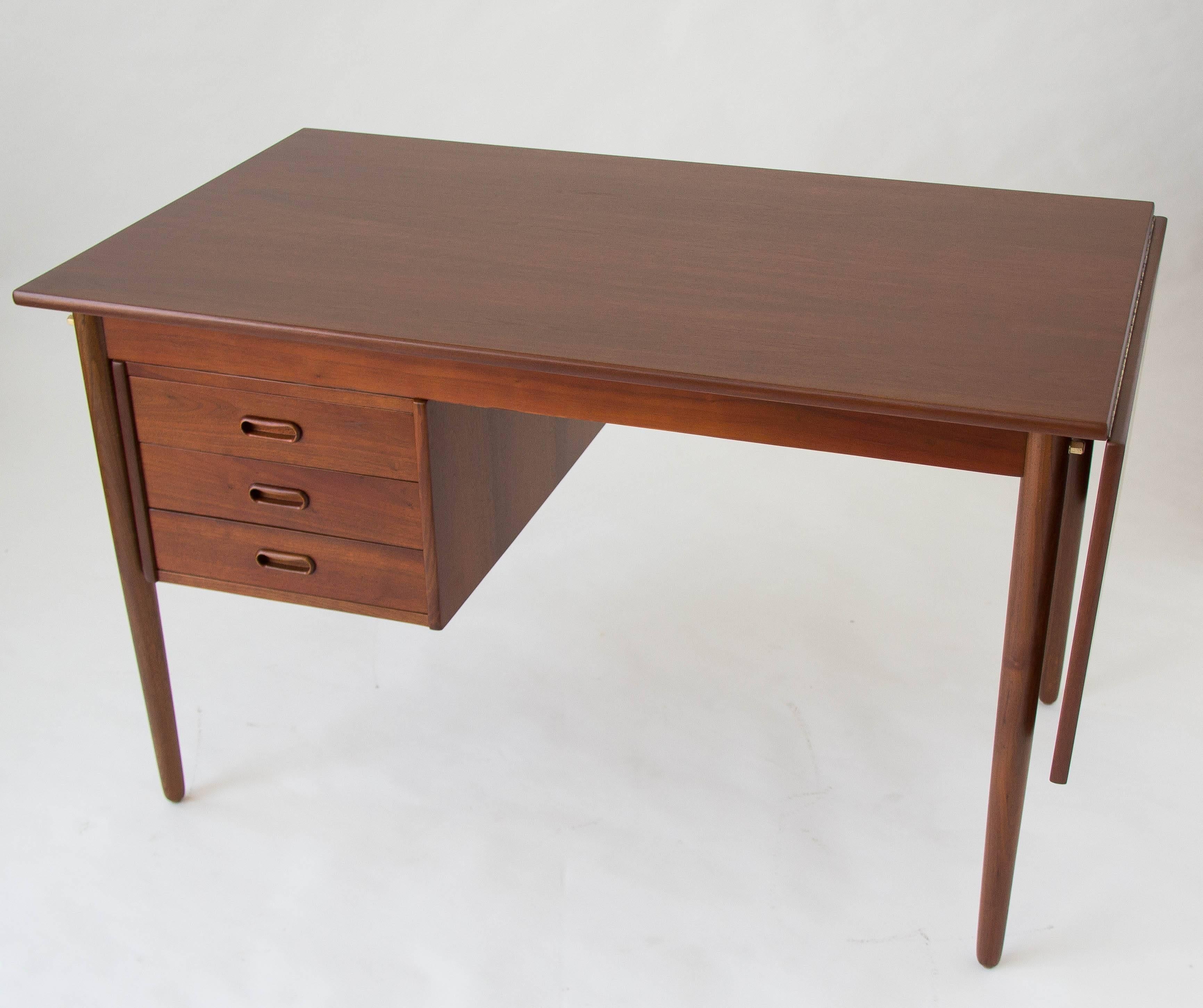 Arne Vodder Drop-Leaf Desk In Excellent Condition In Los Angeles, CA