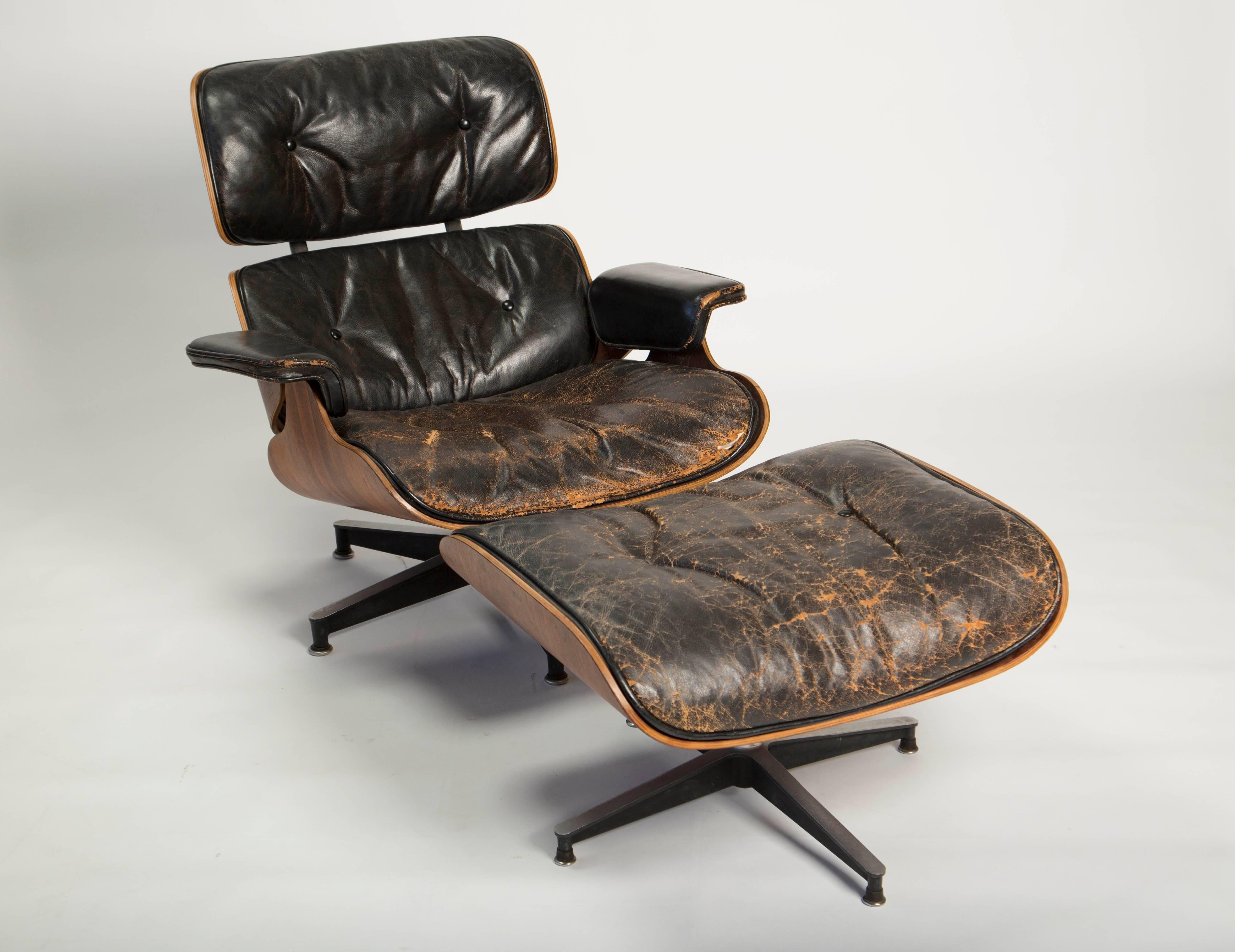 An early example of the iconic 670/671 lounge chair by Charles & Ray Eames and produced by Herman Miller. This example has a fully rotating ottoman with push-on glides, a testament to its early provenance. Only a few of the first lounge chairs