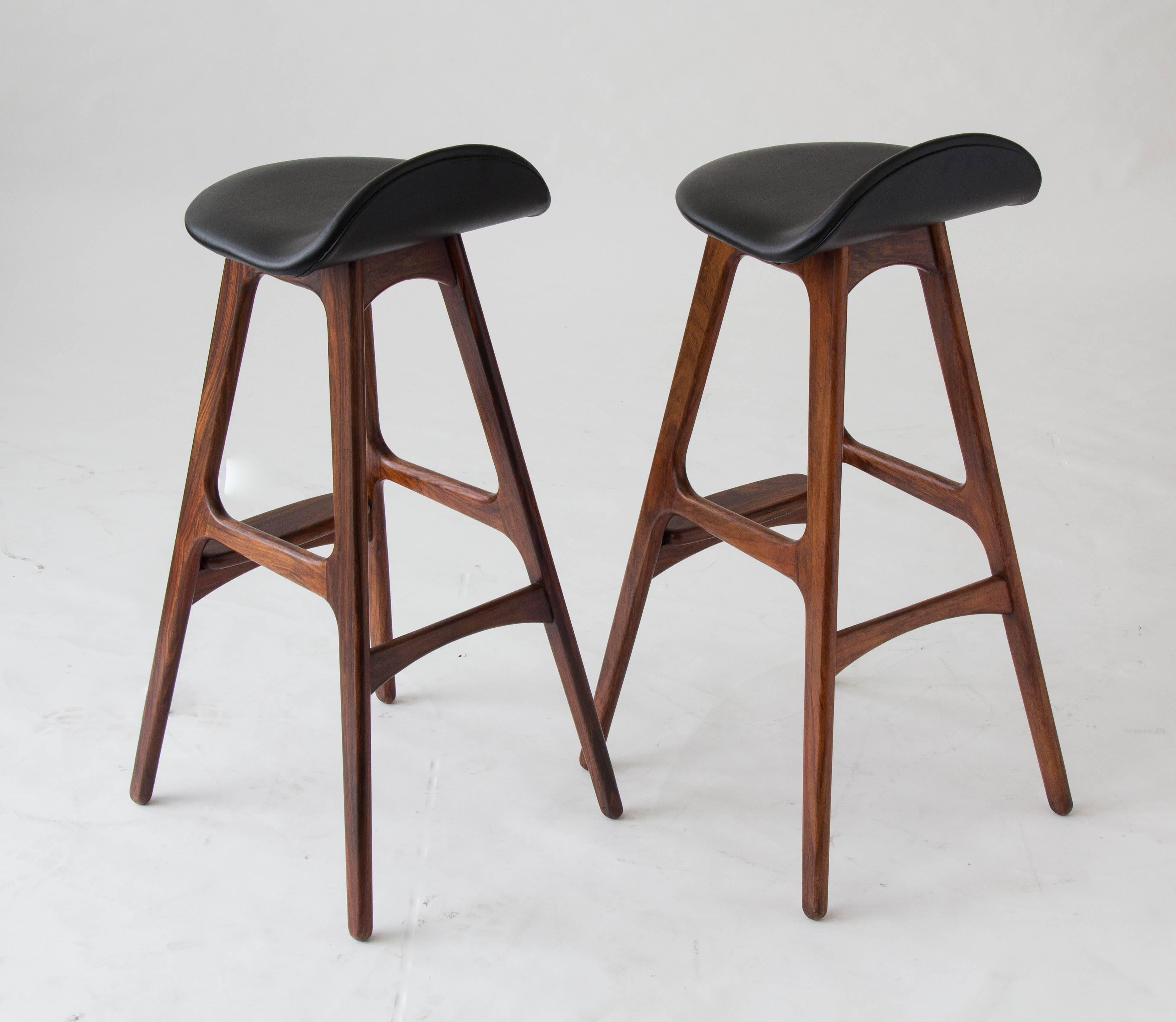 Pair of Rosewood and Leather Bar Stools by Erik Buch for O.D. Møbler In Excellent Condition In Los Angeles, CA