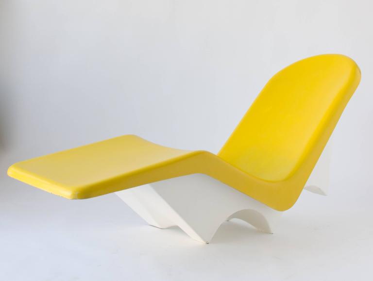 Mid-Century Modern Pair of California-Made Fiberglass Patio or Poolside Lounge Chairs