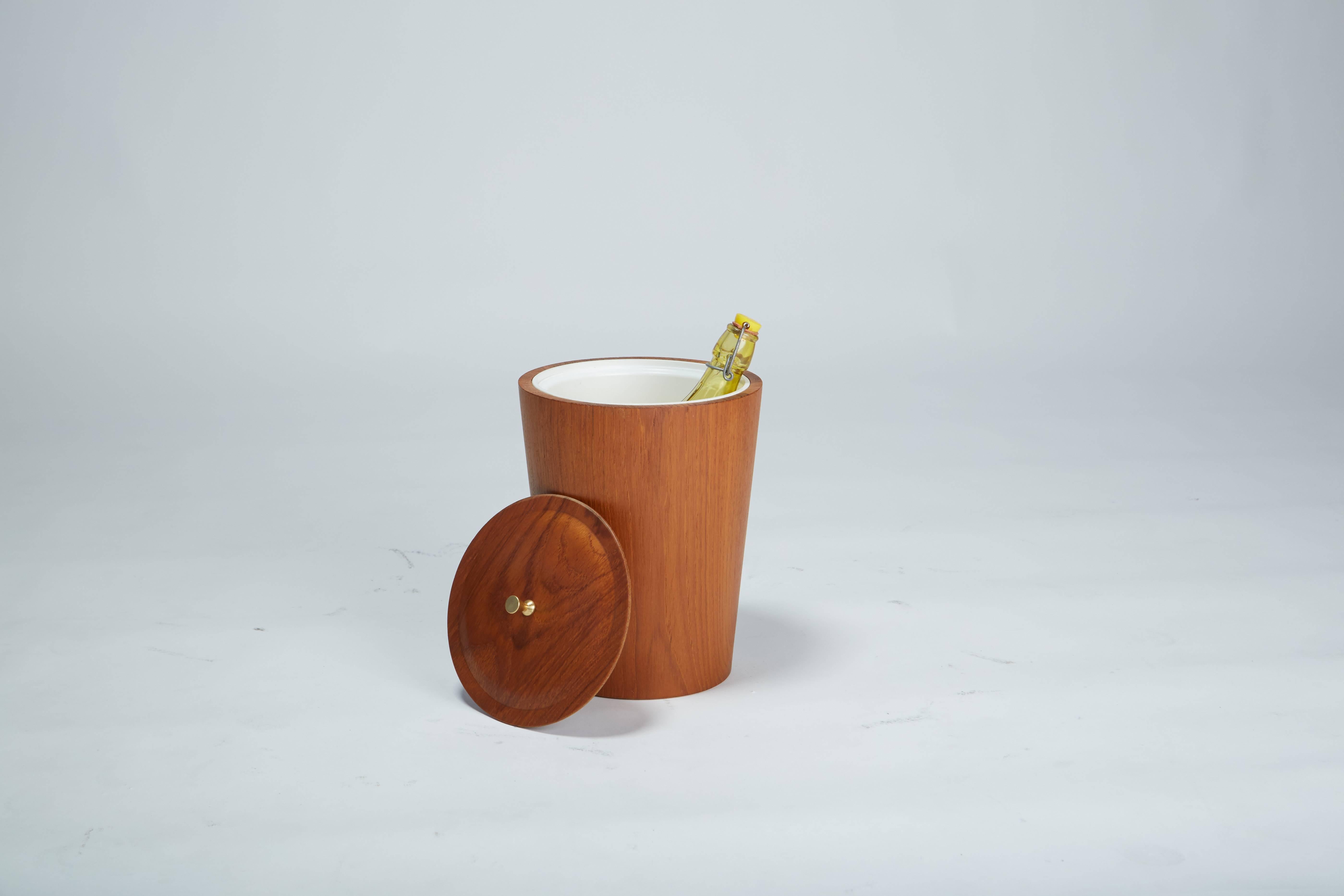 Scandinavian Modern Rainbow Wood Products Teak Ice Bucket