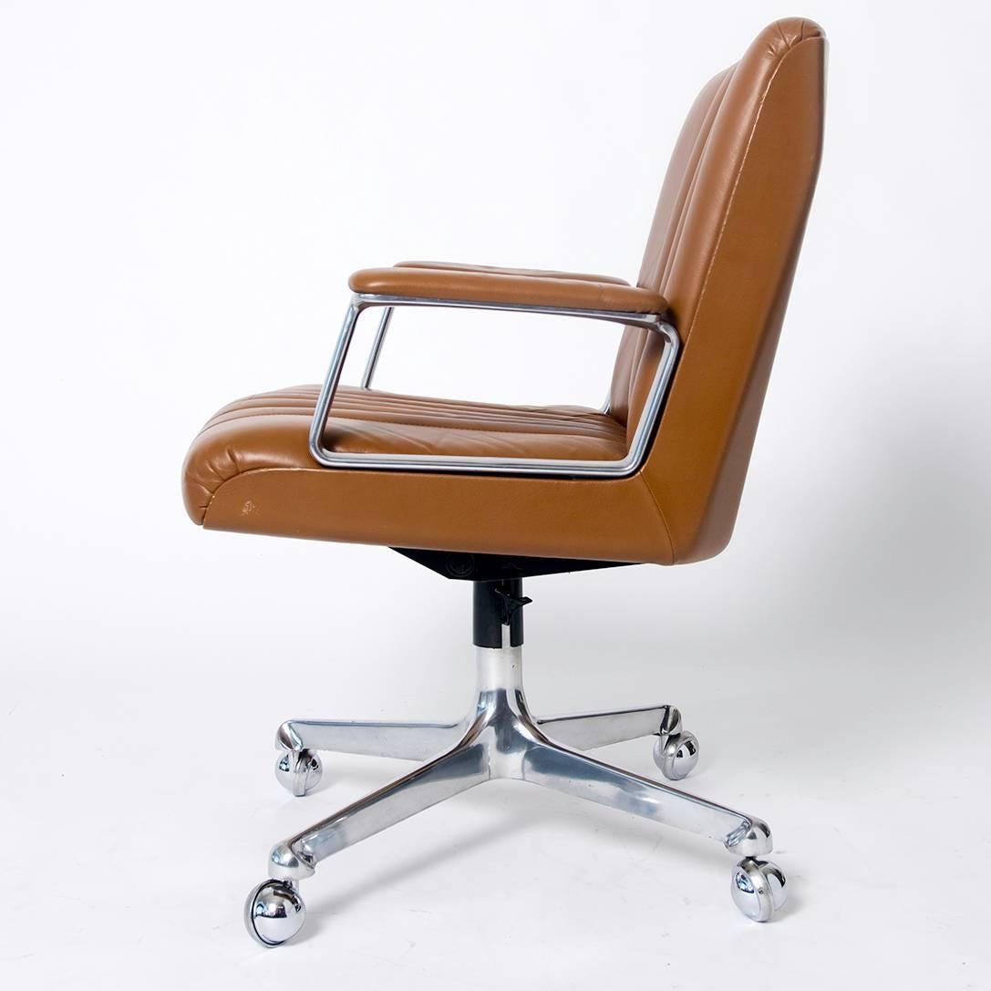 Polished Swiveling Office Chair on Casters by Osvaldo Borsani for Tecno