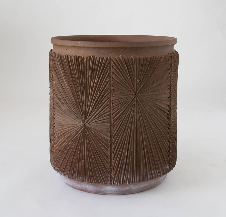 Single Robert Maxwell and David Cressey Earthgender Medium Cylindrical Planter In Excellent Condition In Los Angeles, CA