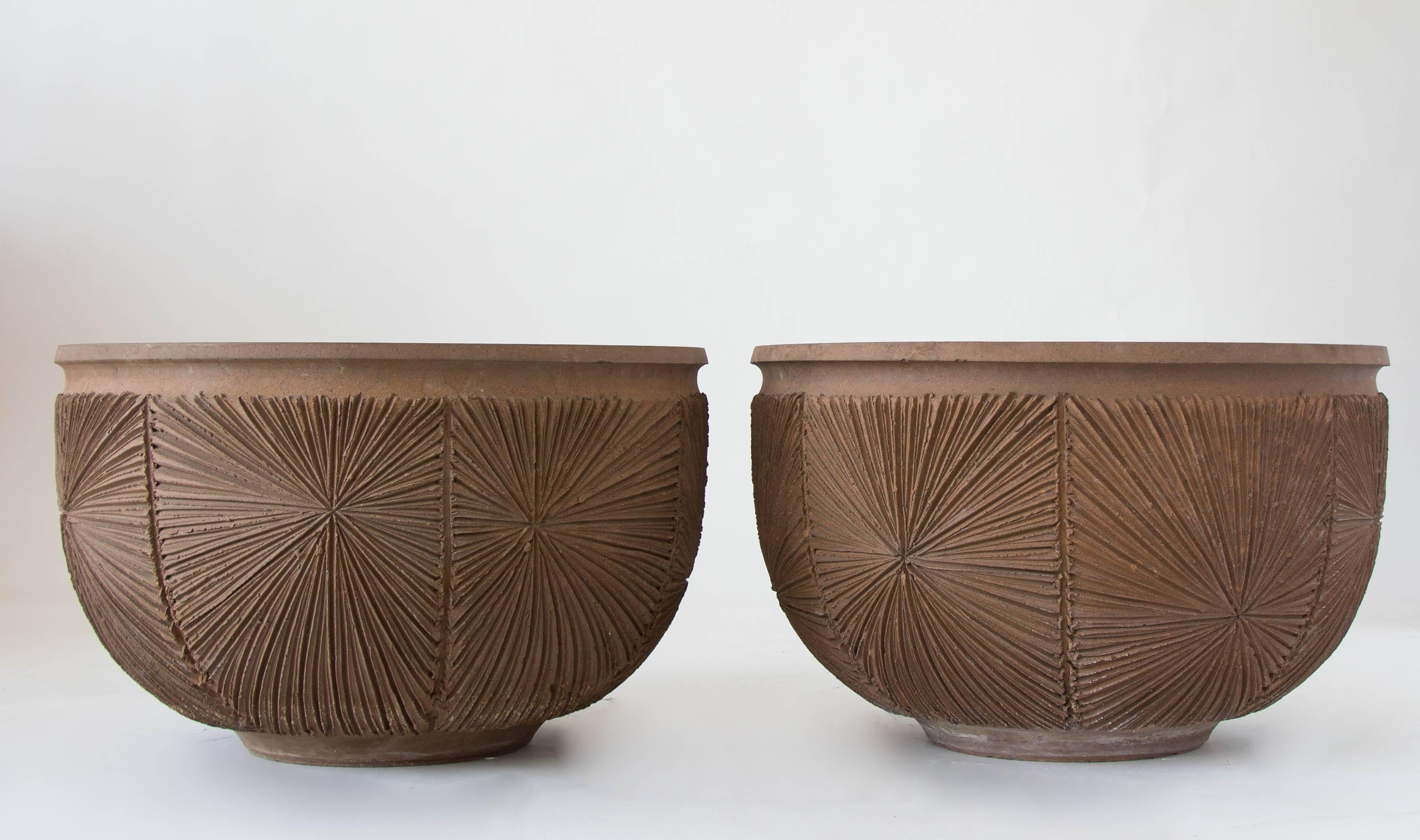 Pair of Robert Maxwell and David Cressey Earthgender Large Bowl Planters In Excellent Condition In Los Angeles, CA