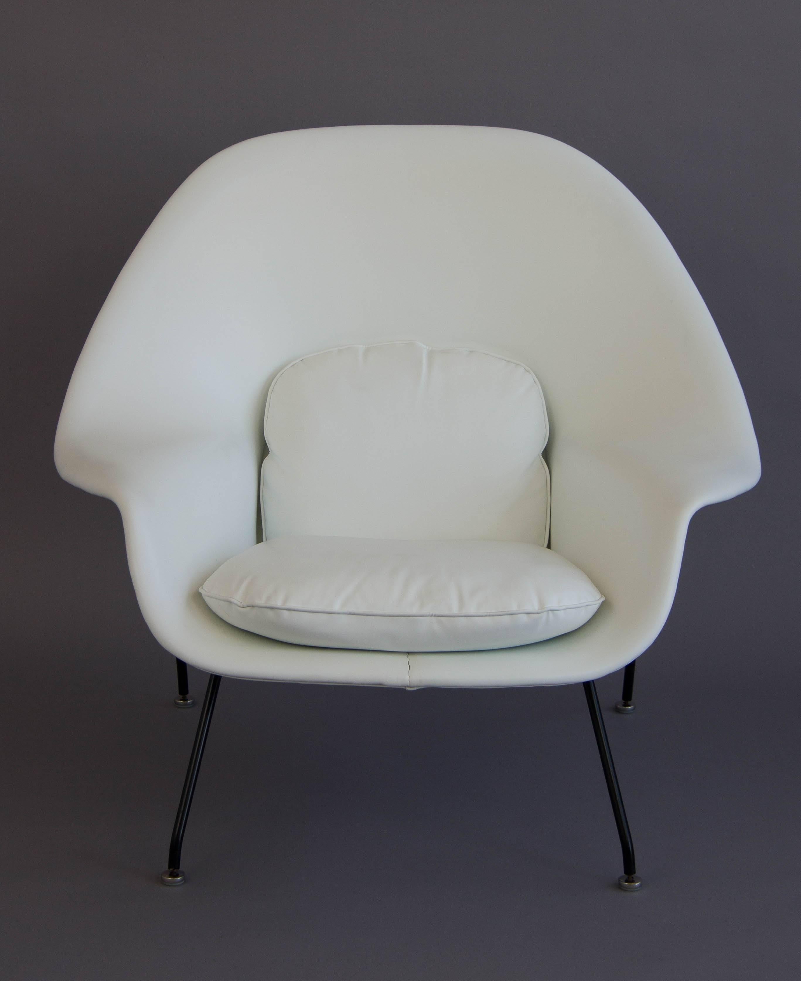 American Eero Saarinen White Womb Chair and Ottoman for Knoll