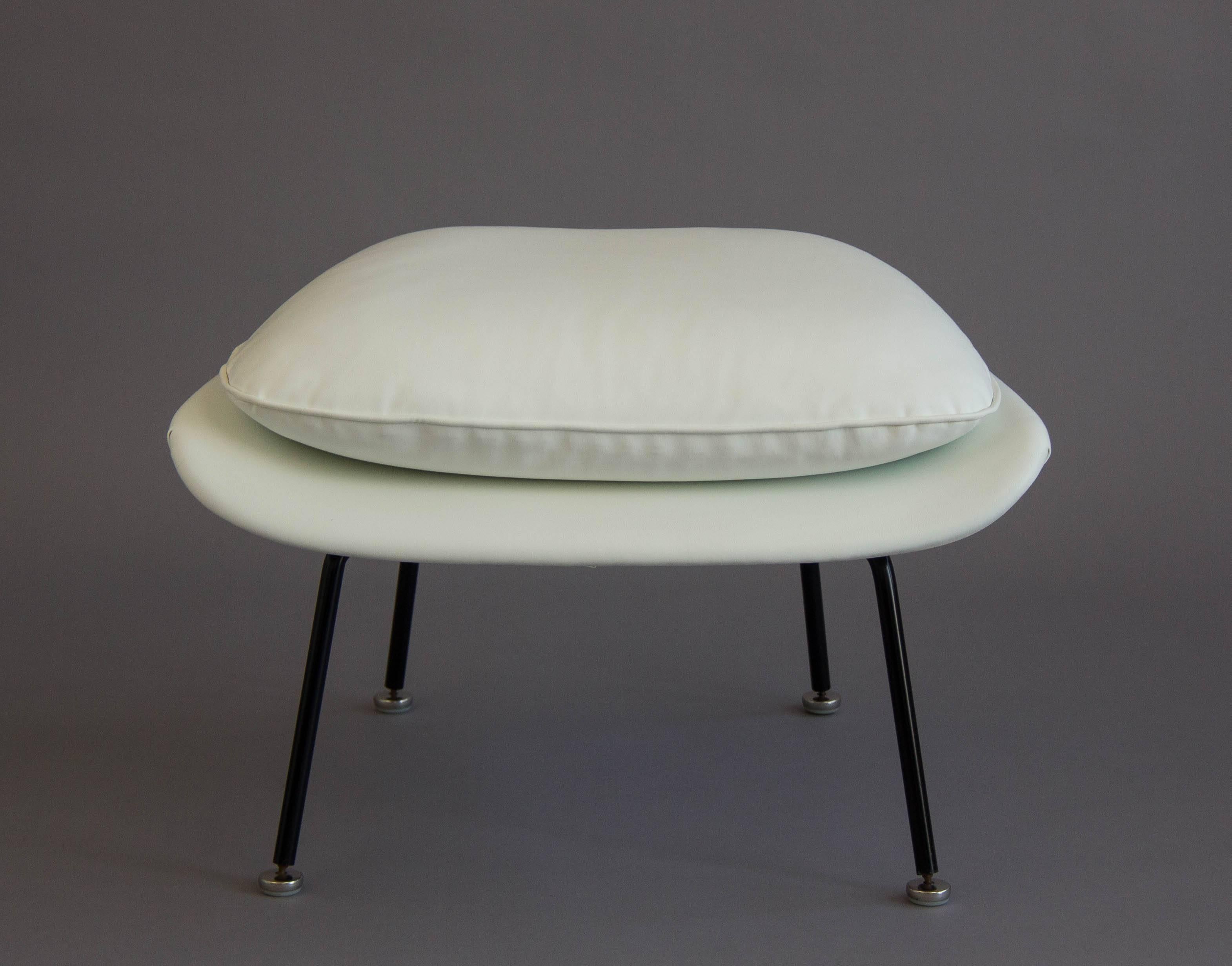 Enameled Eero Saarinen White Womb Chair and Ottoman for Knoll