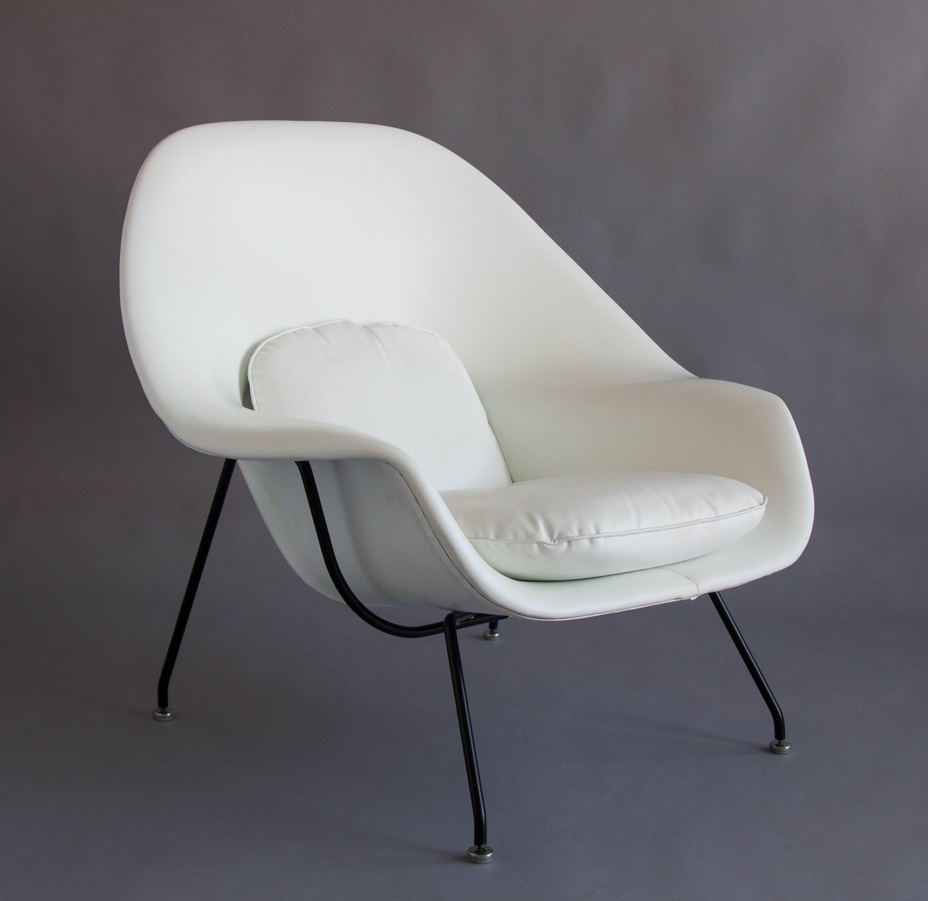 womb chair white