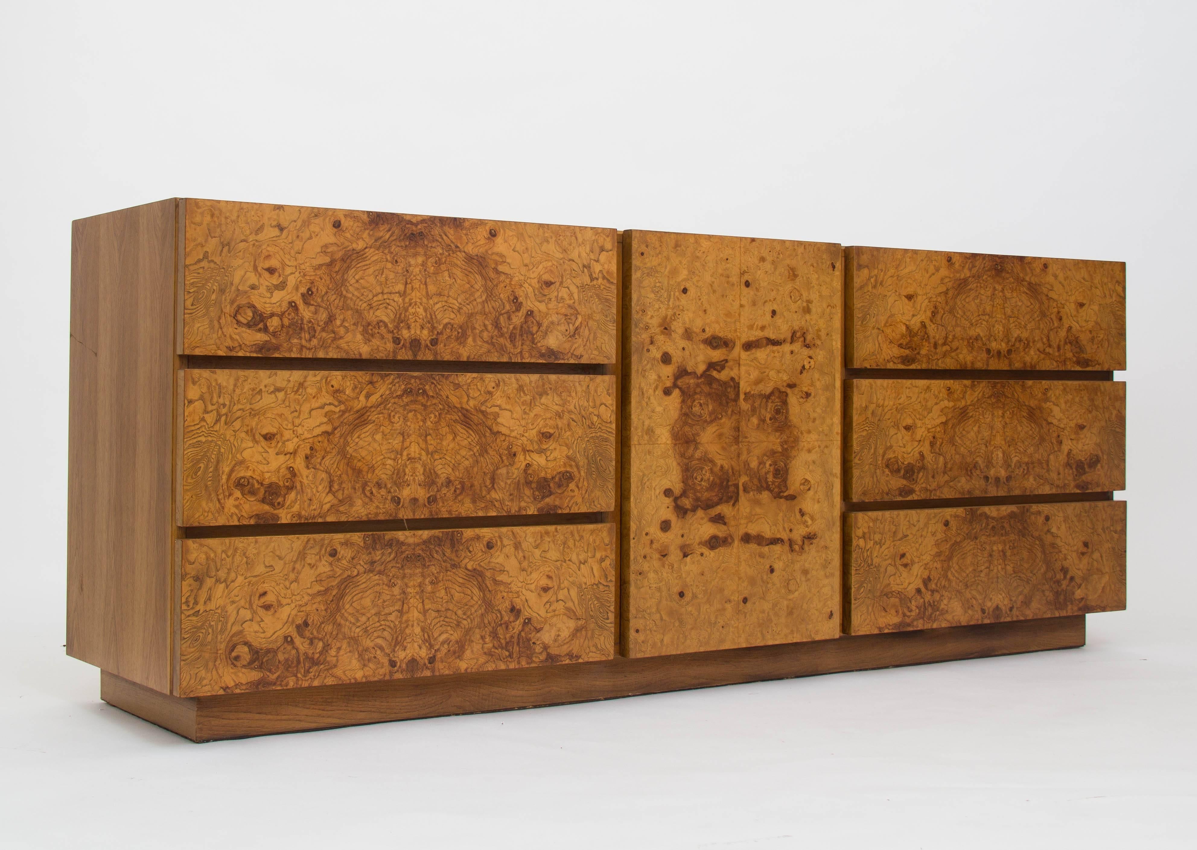 Olive Burl Wood Credenza or Dresser by Milo Baughman for Lane In Excellent Condition In Los Angeles, CA