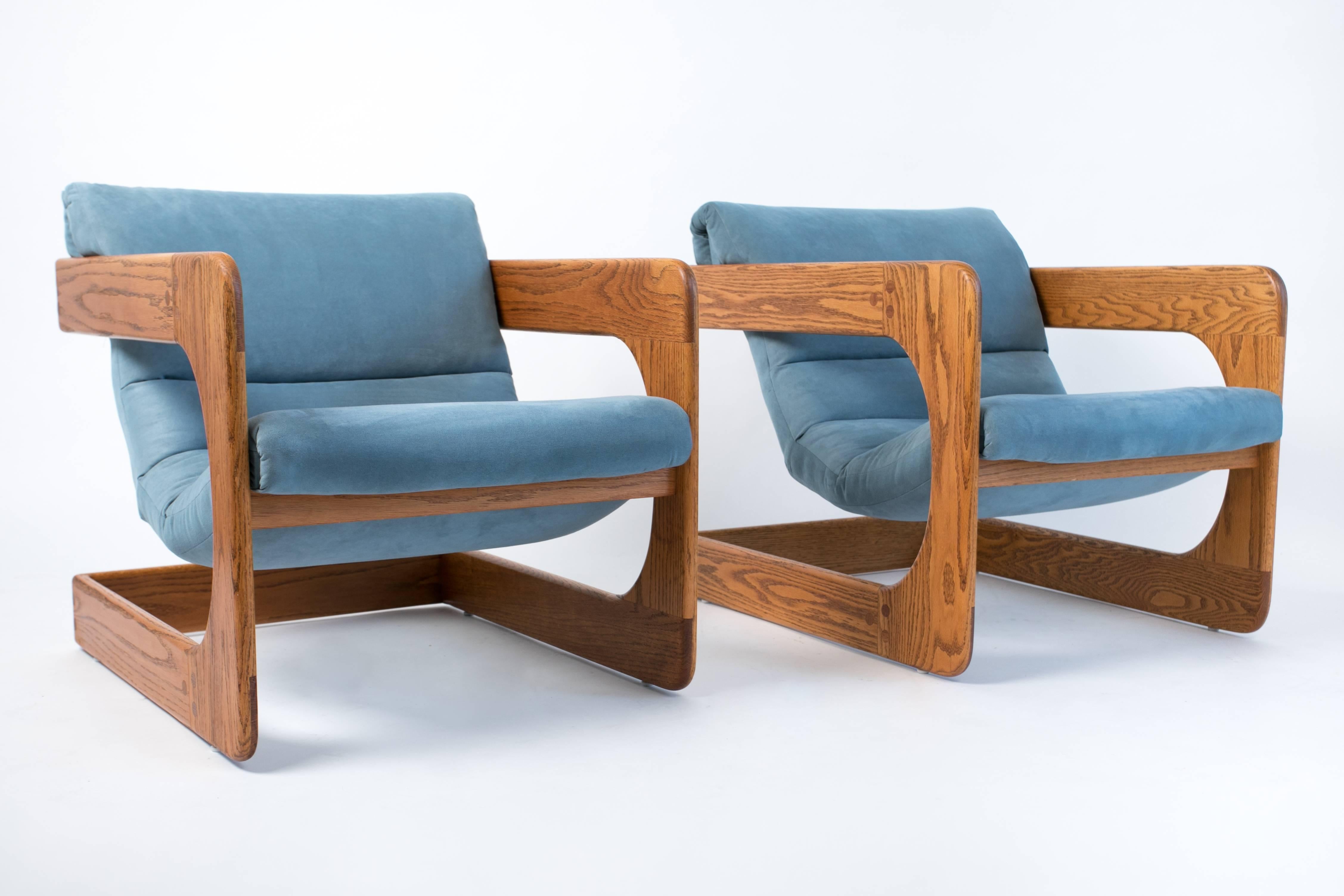 A pair of cantilevered lounge chairs from San Diego designer Lou Hodges for manufacturer California Design Group, who specialized in butcher block and modular furniture. Featured in the “California Design 76” exhibition, these chairs are constructed