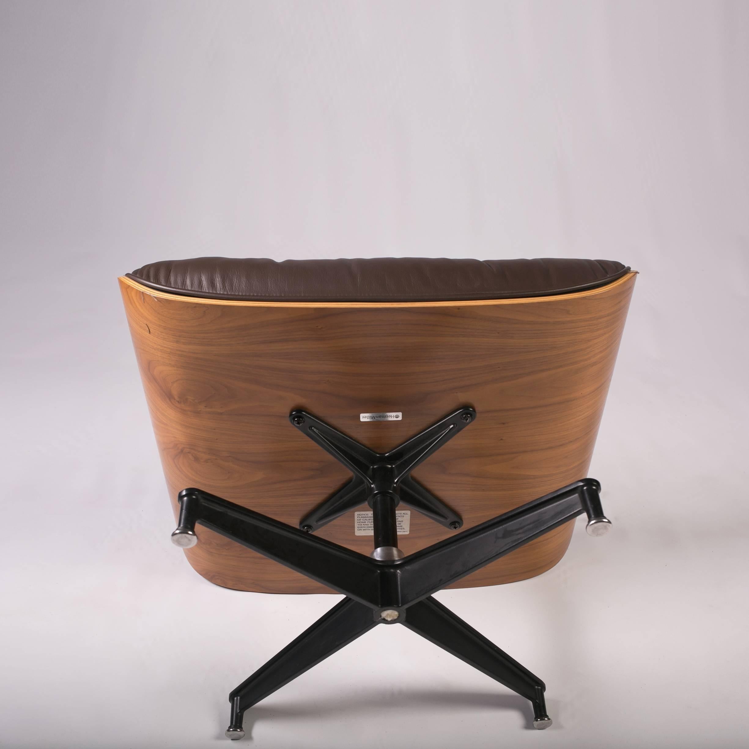 Mid-Century Modern Chair and Ottoman by Charles and Ray Eames 3