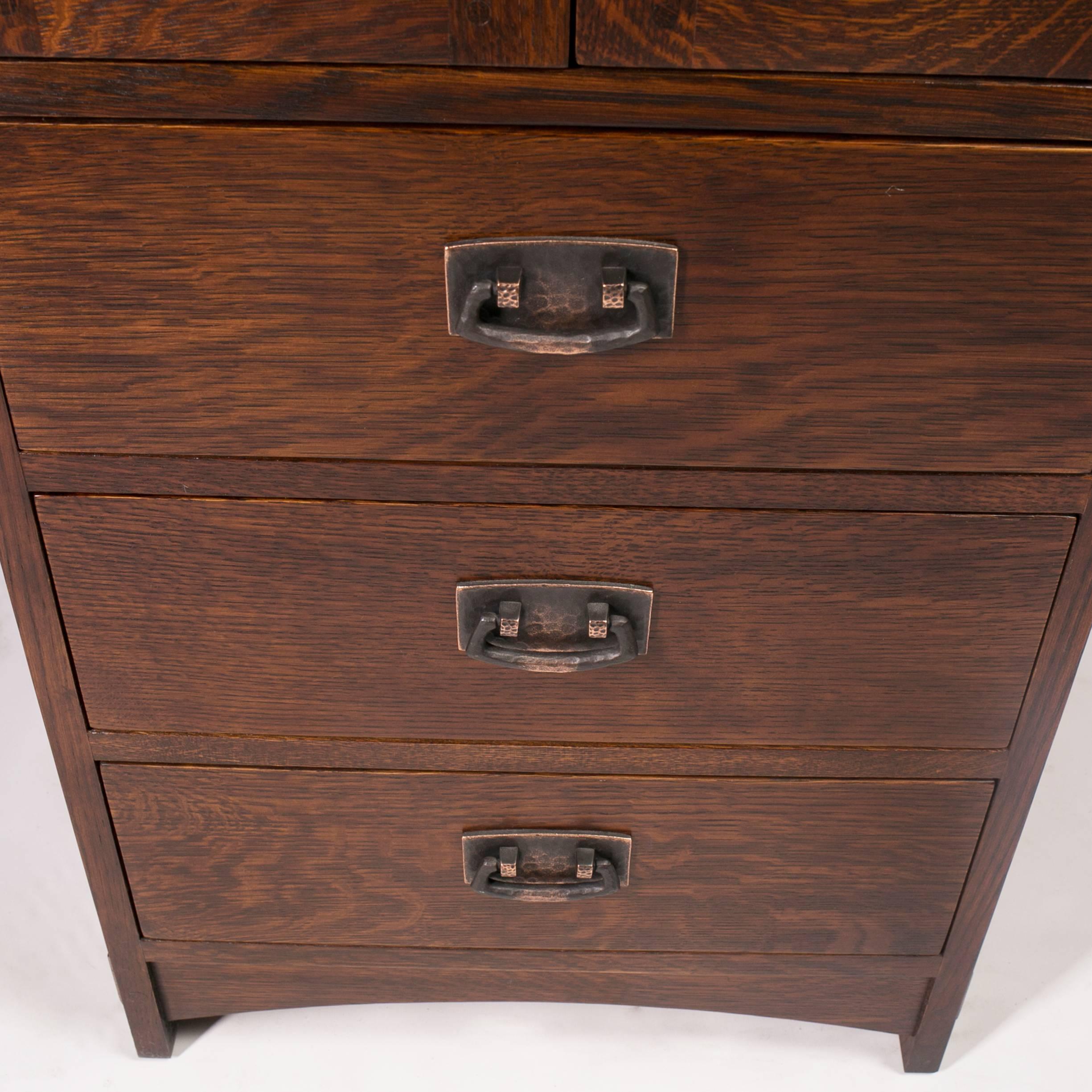 Arts and Crafts Period Jewelry Chest by Gustav Stickley In Good Condition For Sale In Dallas, TX