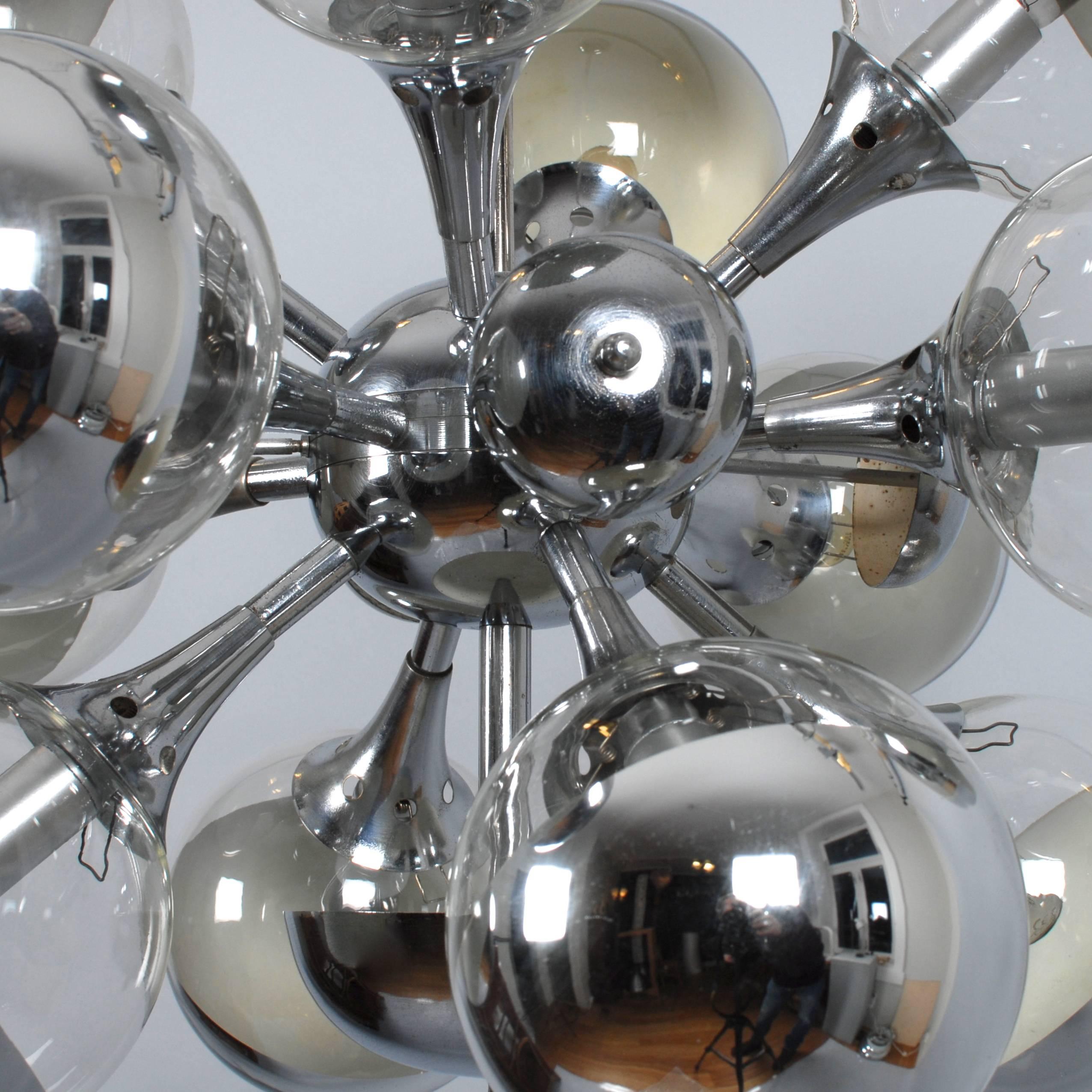 Sputnik Chandelier Reggiani Italia Space Age 1970s Bon état - En vente à Oslo, NO