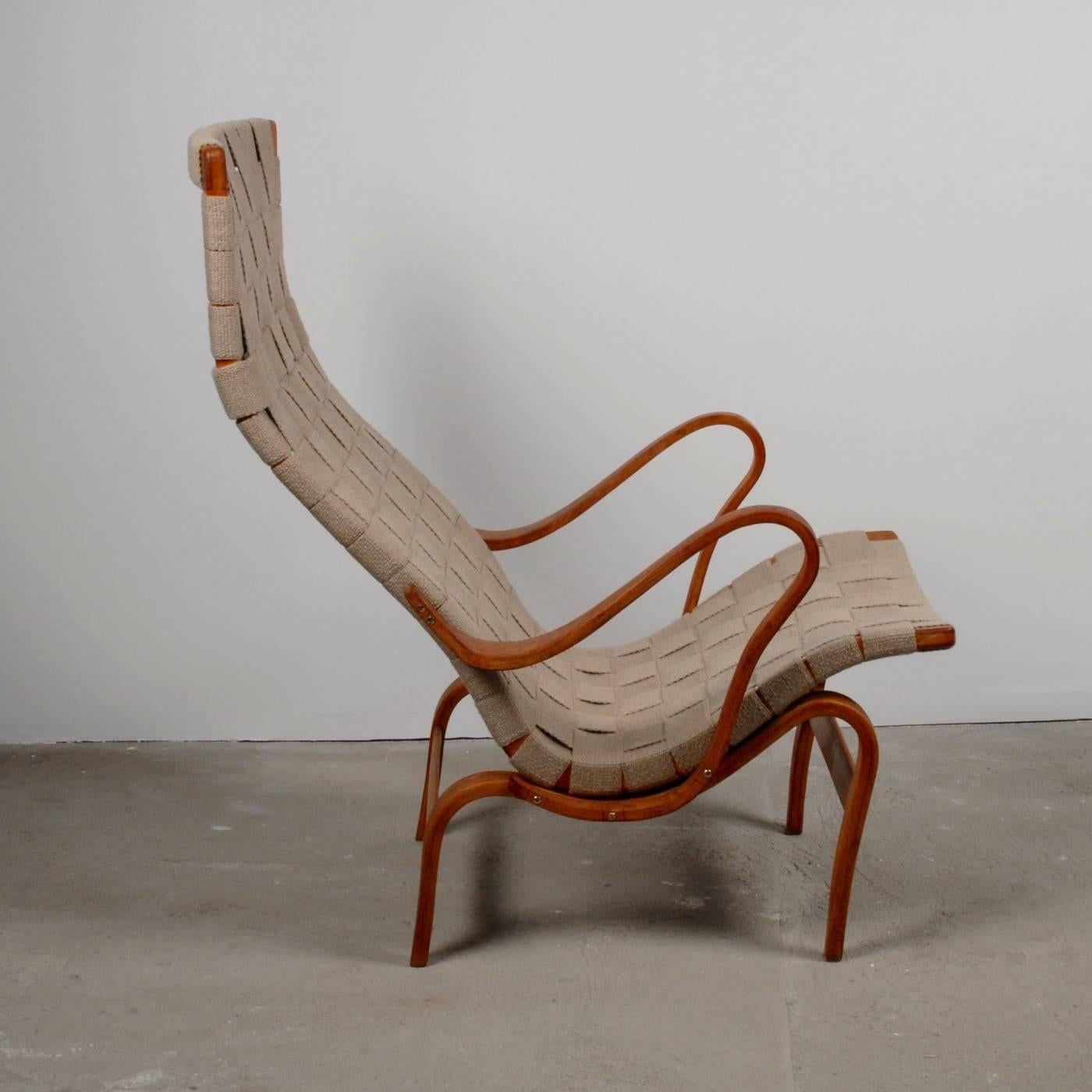 Mid-Century Modern Bruno Mathsson Pernilla easy chair by Chair Edvard Wiiberg Fabrikker Scandinavia For Sale