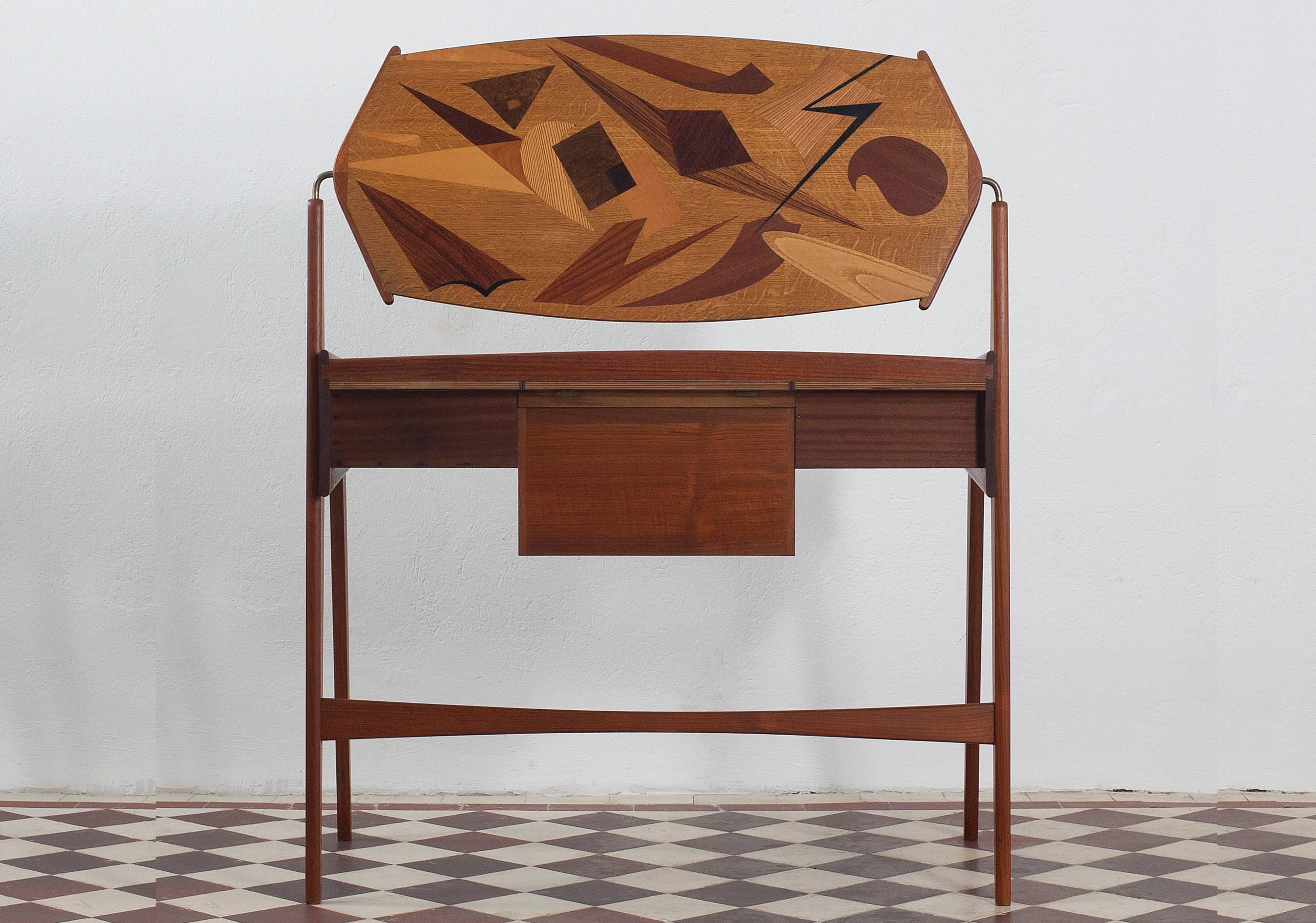 Marquetry Work Desk or Dressing Table In Excellent Condition In Berlin, DE