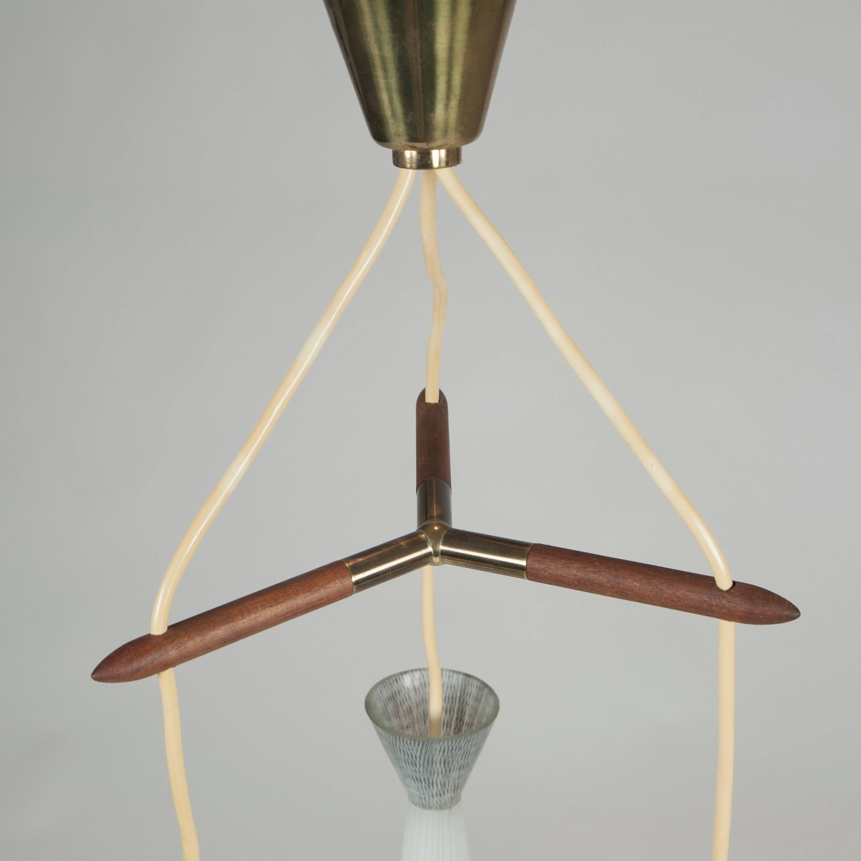 Stilnovo Style Brass Chandelier, Mid-Century Design, circa 1958 In Good Condition For Sale In Berlin, DE