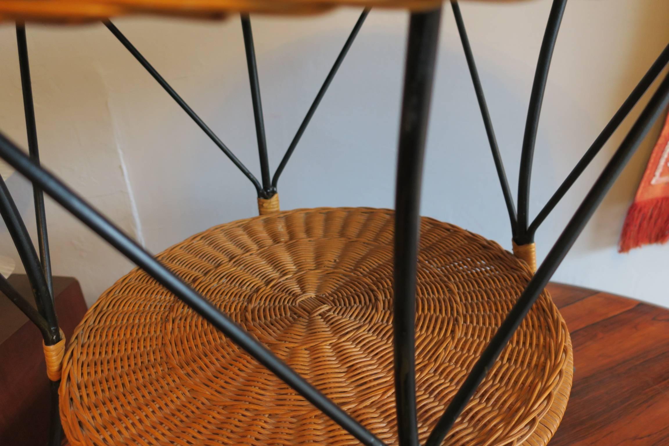 Rattan and Iron Two-Tier Coffee Table Mid Century In Good Condition For Sale In Berlin, DE