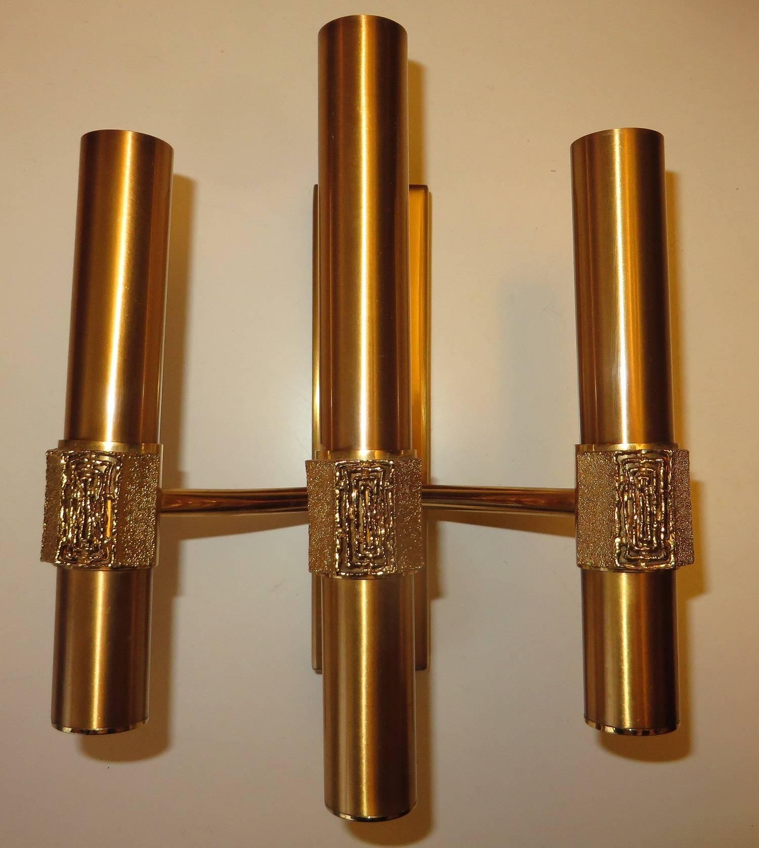 Angelo Brotto for Esperia set of three midcentury finely decorated brass sconces.

Very good vintage condition with minimal signs of age and use.

If sold to US or Canada will be adapted for standard US candelabra bulbs.