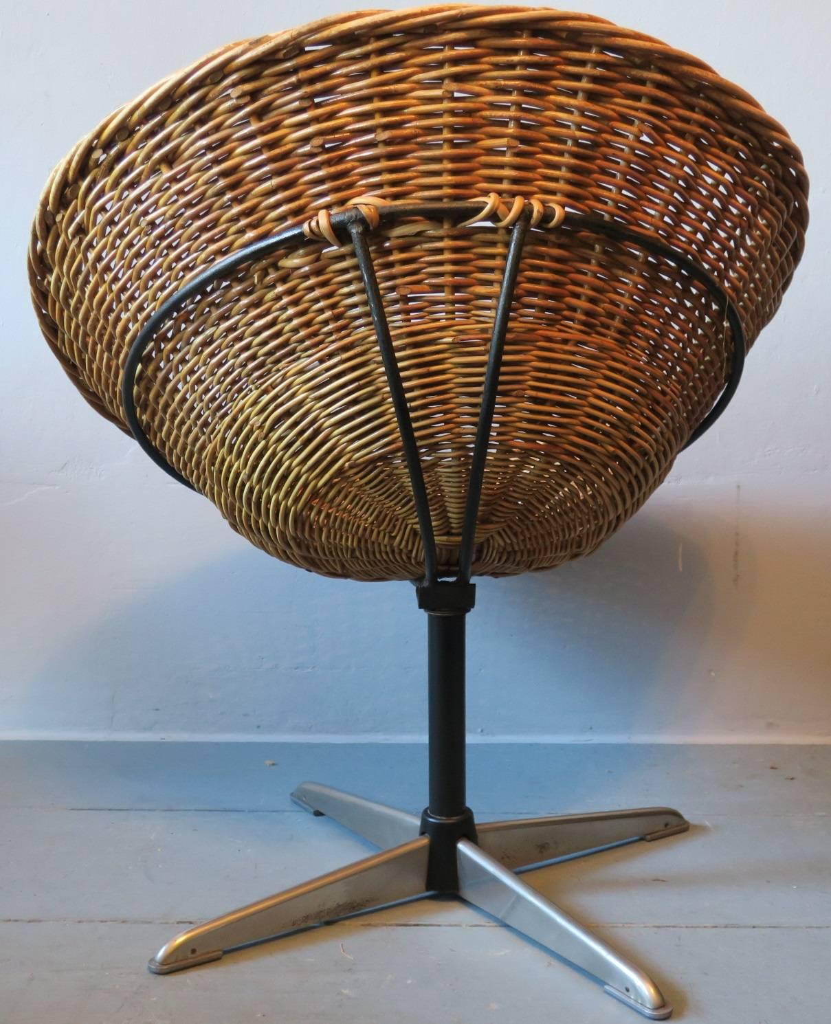 Rattan and Iron Swivel Pod Chair, Midcentury In Good Condition For Sale In Berlin, DE