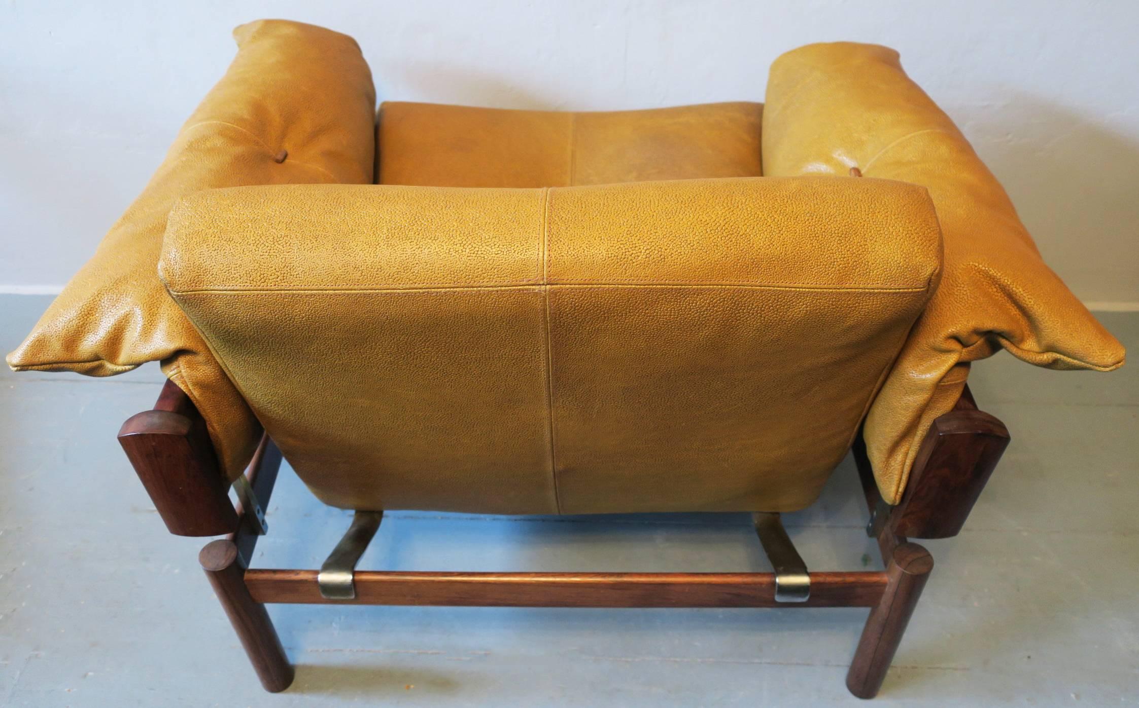Brazilian Lounge Chair by Percival Lafer in Rosewood and Textured Leather, 1960s In Good Condition For Sale In Berlin, DE