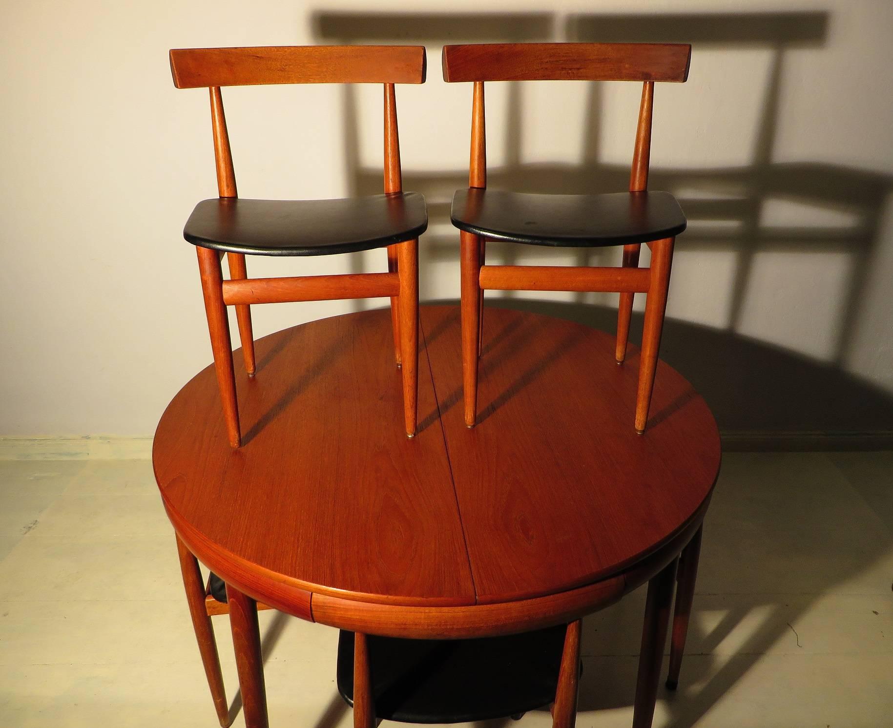 Mid-Century Modern Rare Hans Olsen for Frem Rojle Circular Extendable Table and Six Chairs, 1960s