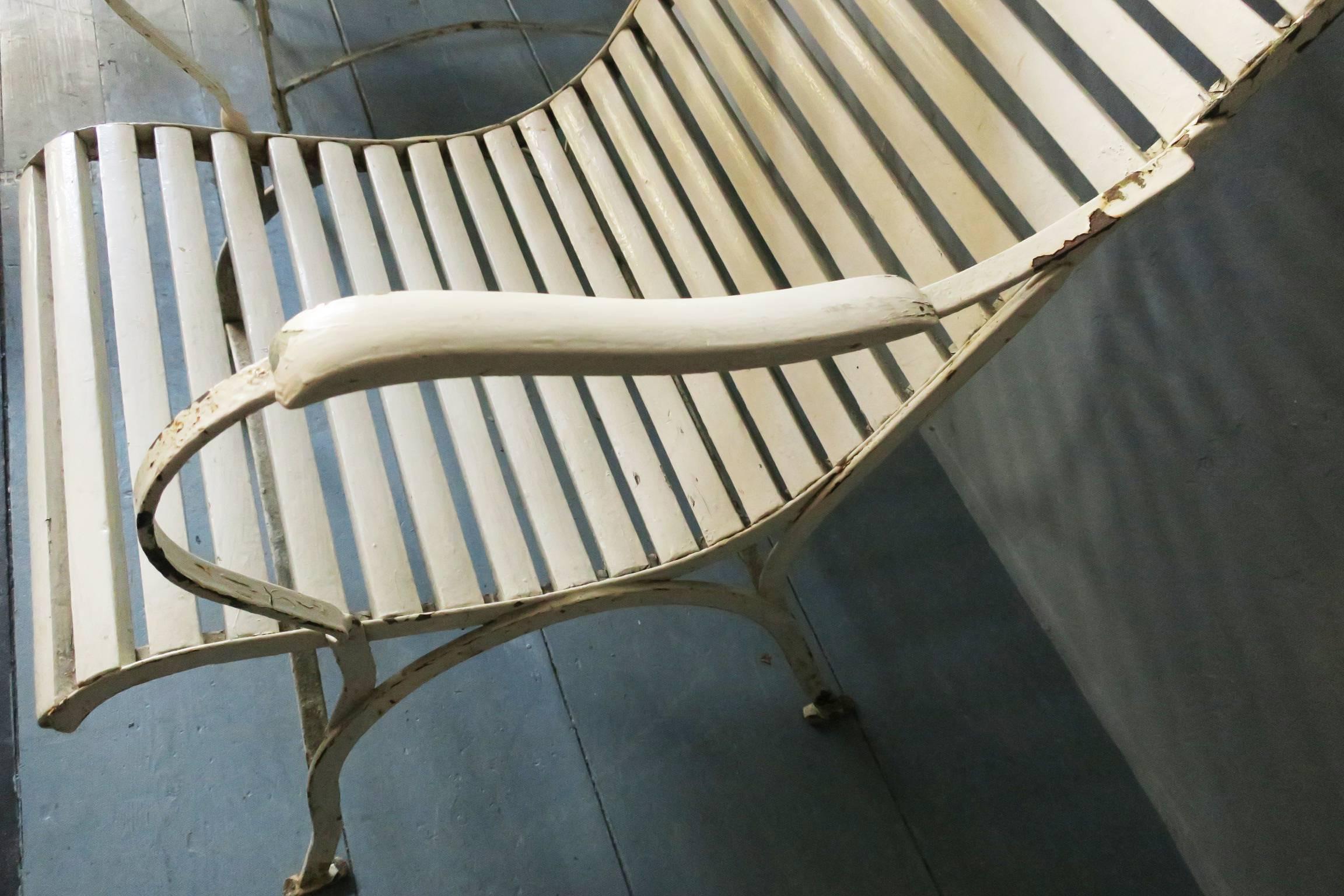 Pair of Painted Iron Garden or Patio Lounge Chairs,  In Good Condition For Sale In Berlin, DE