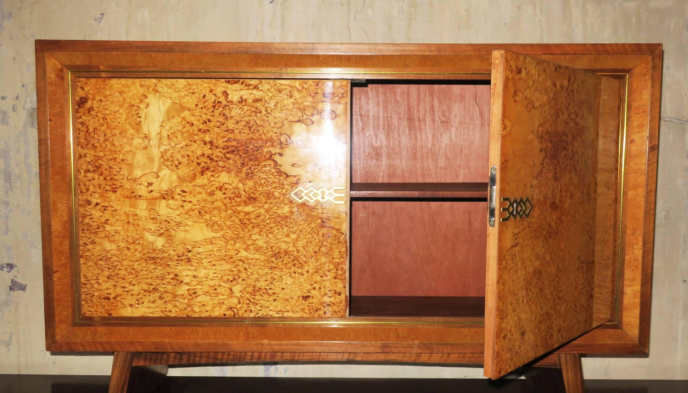 Fine Burl Walnut Art Deco Small Cabinet with Brass Fittings 1920-30 For Sale 2