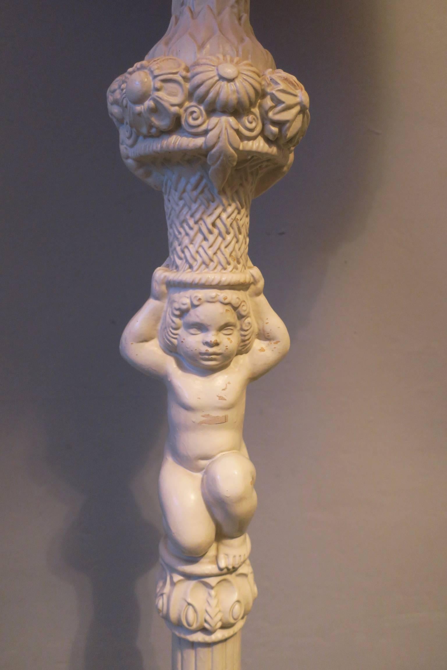 Carved and Painted Wood Floor Lamp Held by Putto with Original Silk Shade In Good Condition For Sale In Berlin, DE