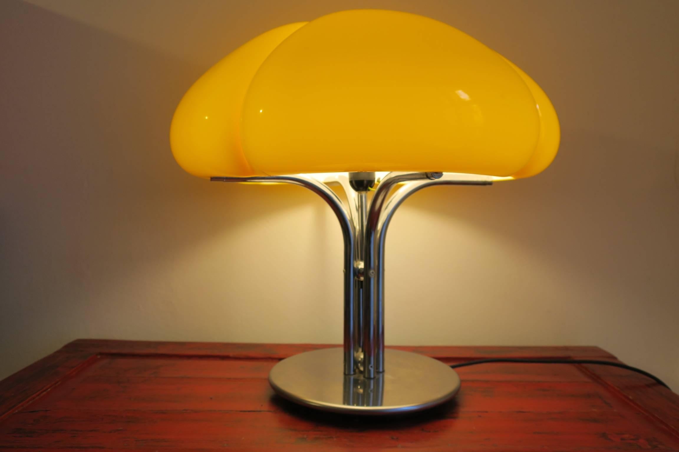 Italian Gae Aulenti Quadrifoglio Table Lamp in Canary Yellow For Sale