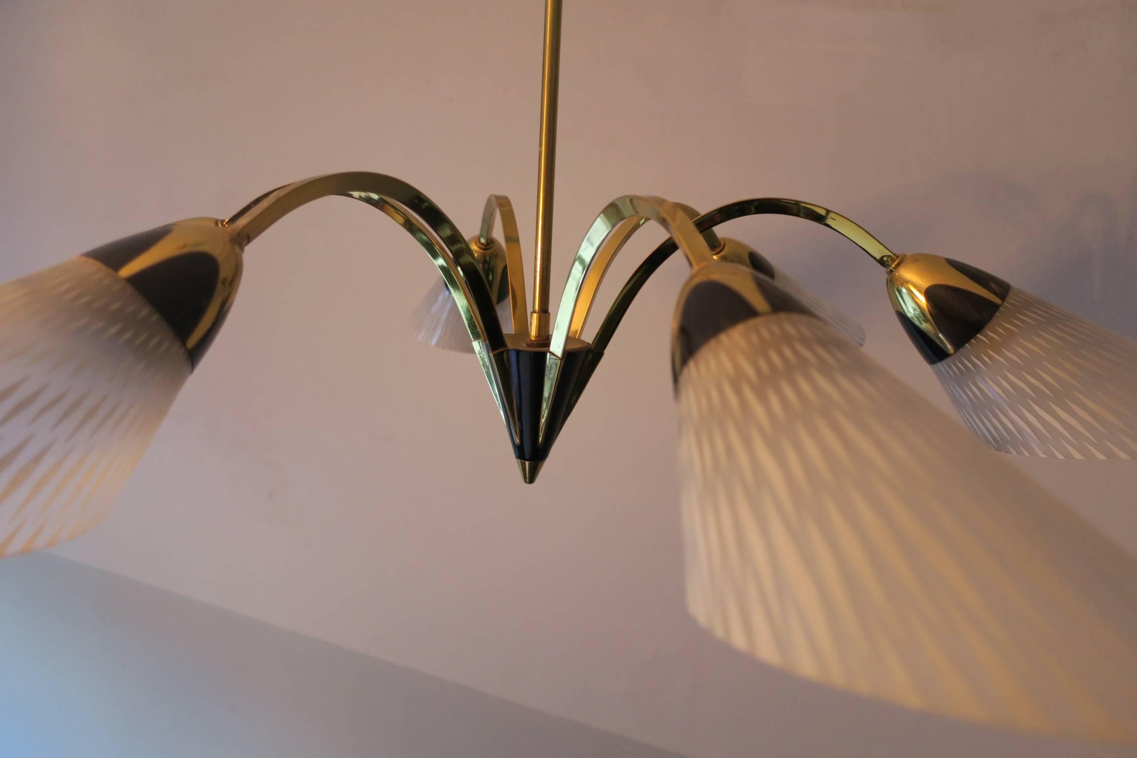 Fine Brass and Glass Six-Light Chandelier 1950s In Good Condition For Sale In Berlin, DE
