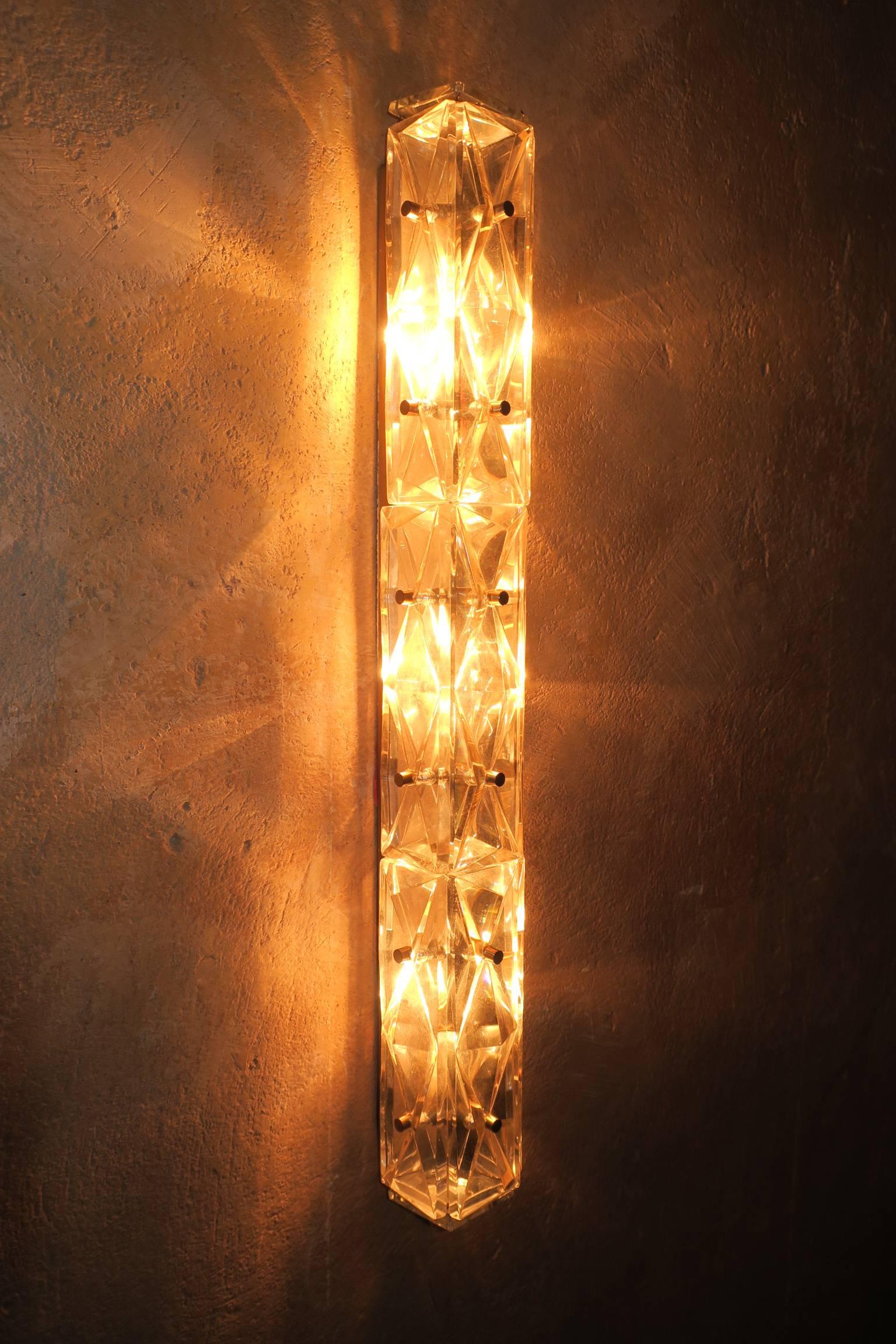 Facet Cut Glass and Brass Wall Light or Sconce  For Sale 2