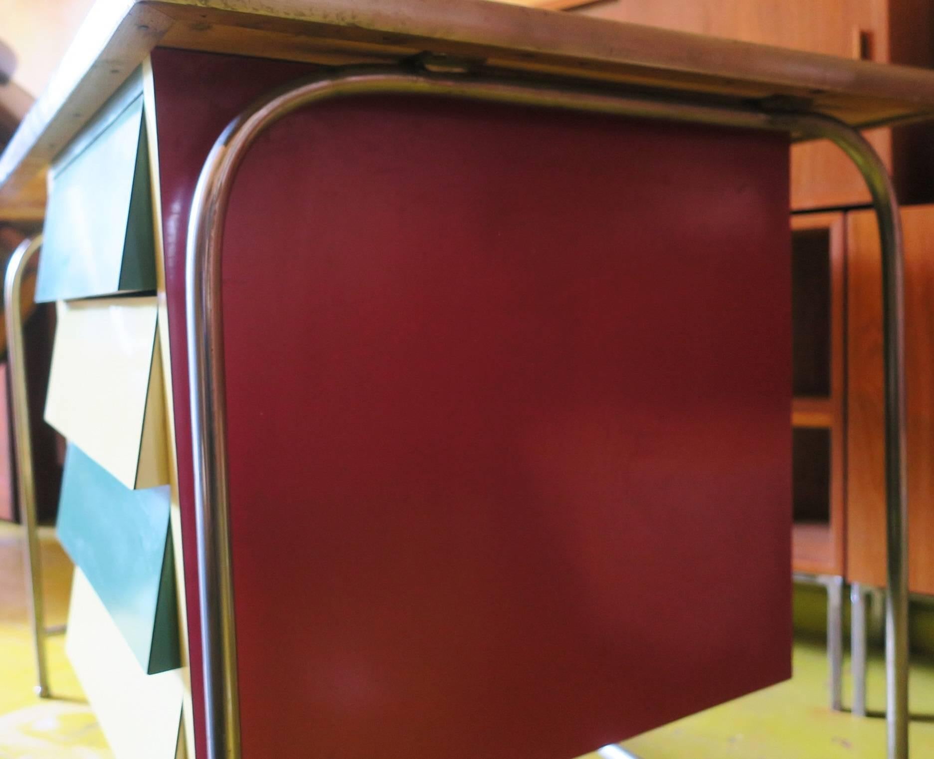 Colorful Italian Tubular Steel and Formica Desk, 1950s-1960s In Good Condition For Sale In Berlin, DE