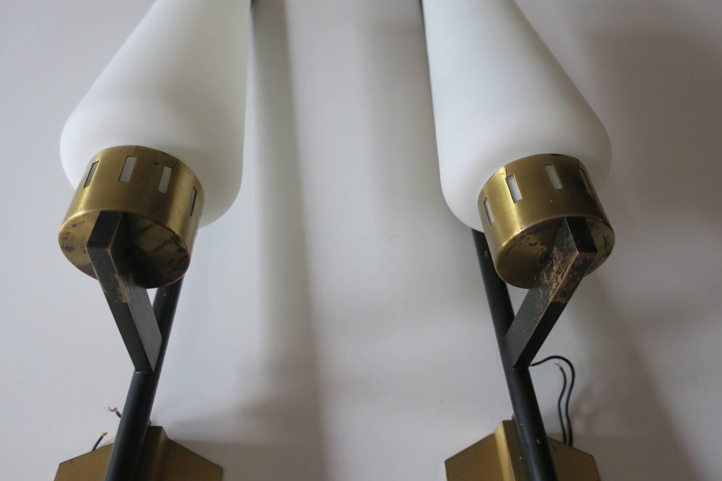 20th Century Pair of Mid Century Italian Brass and Glass Sconces For Sale