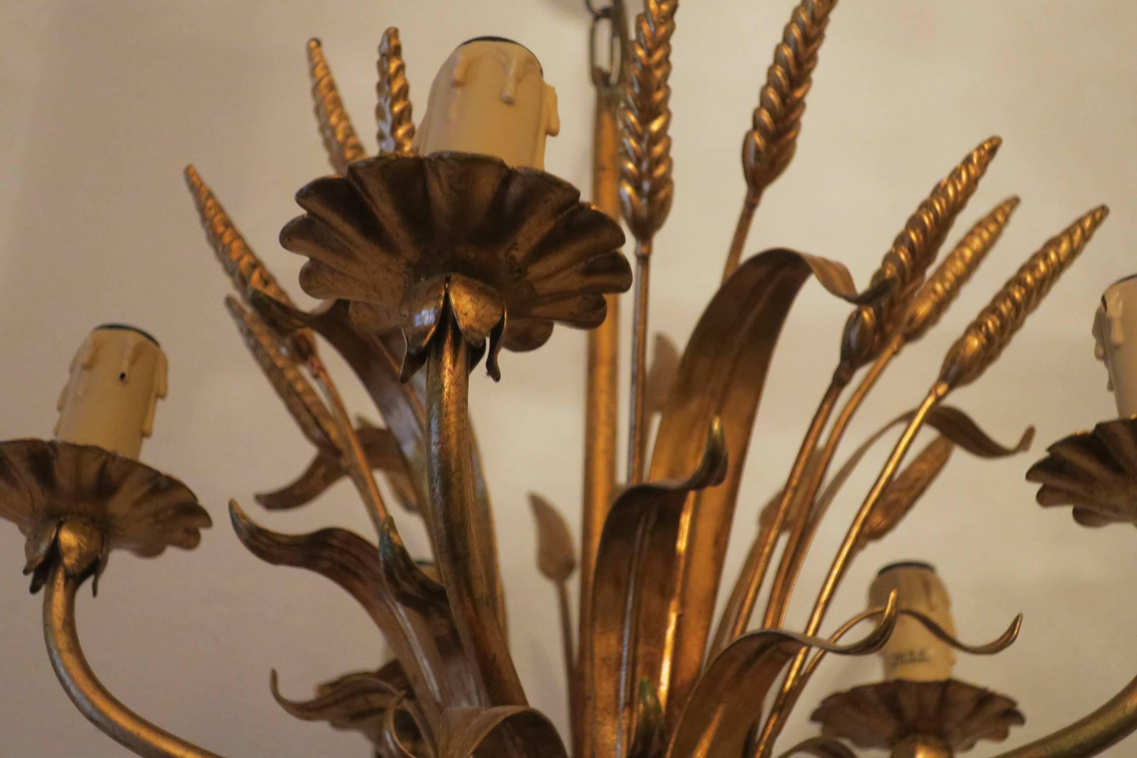 European Wheatsheaf Vintage Chandelier in Patinated Gilt Tole For Sale