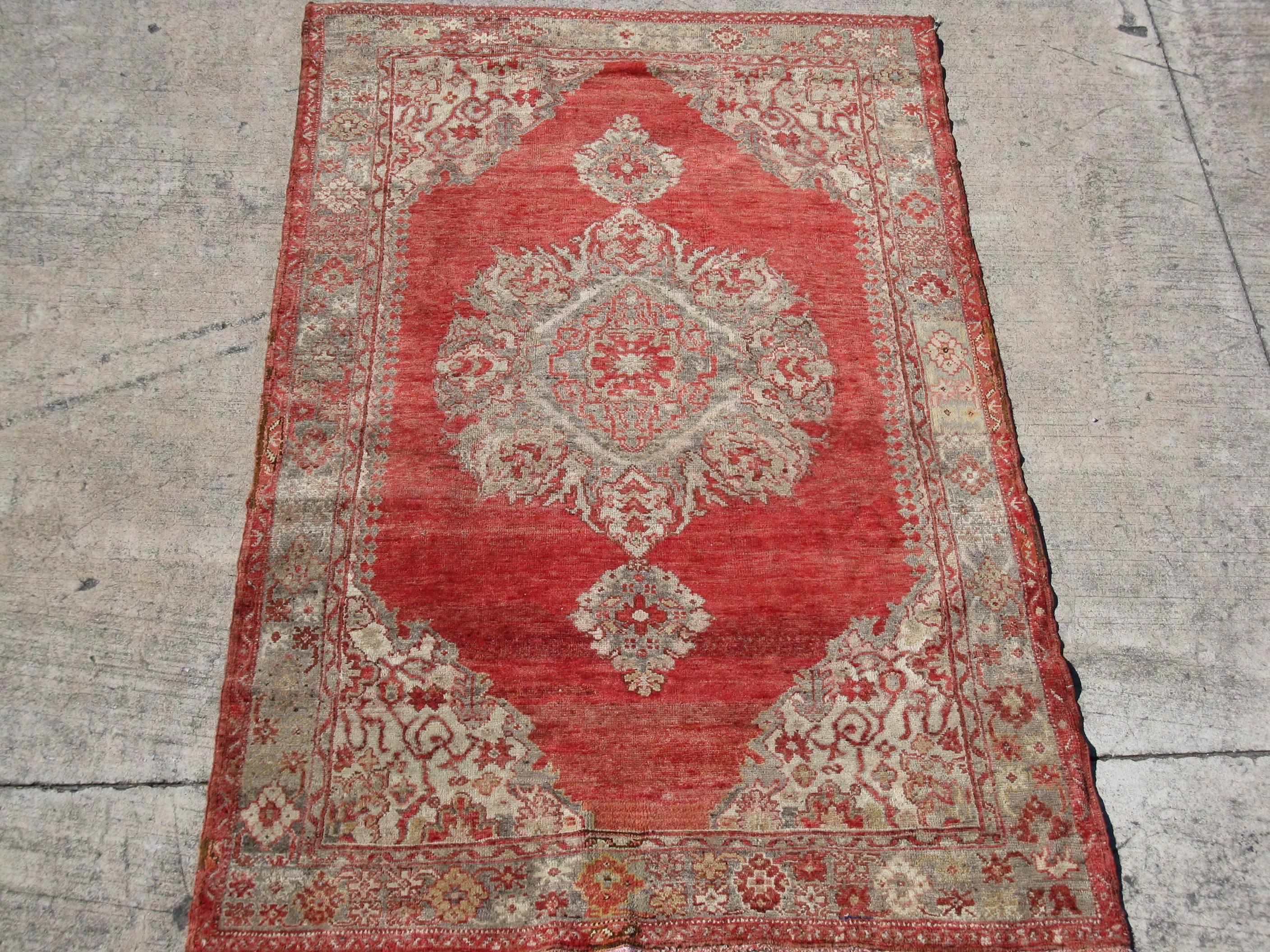 This is an antique hand-knotted rug from the infamous Oushak area of the central Turkey. The rug has simple traditional open field design in rich red color files and green border. The rug measure 4' 7'' x 7' 8'' and it is in great condition.
   