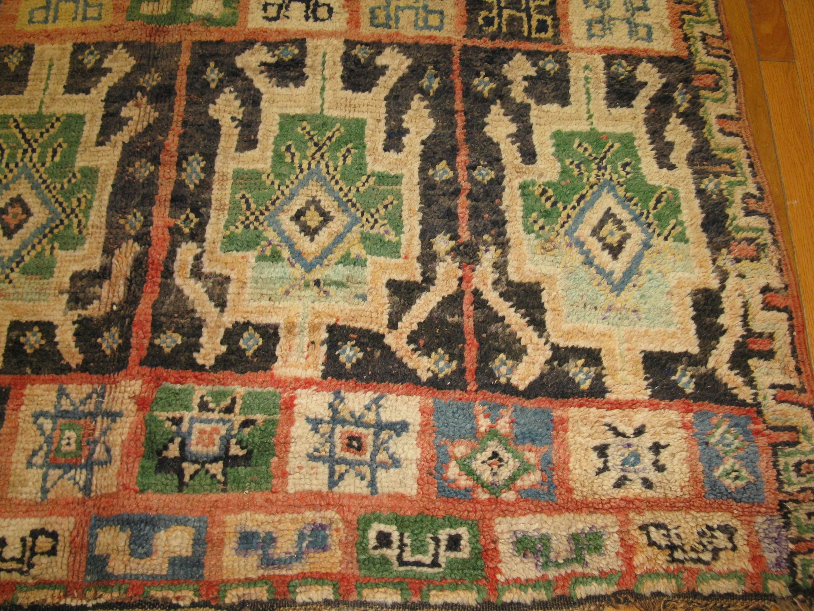 Vintage Hand-Knotted Beni Ourain Moroccan Rug In Excellent Condition For Sale In Atlanta, GA