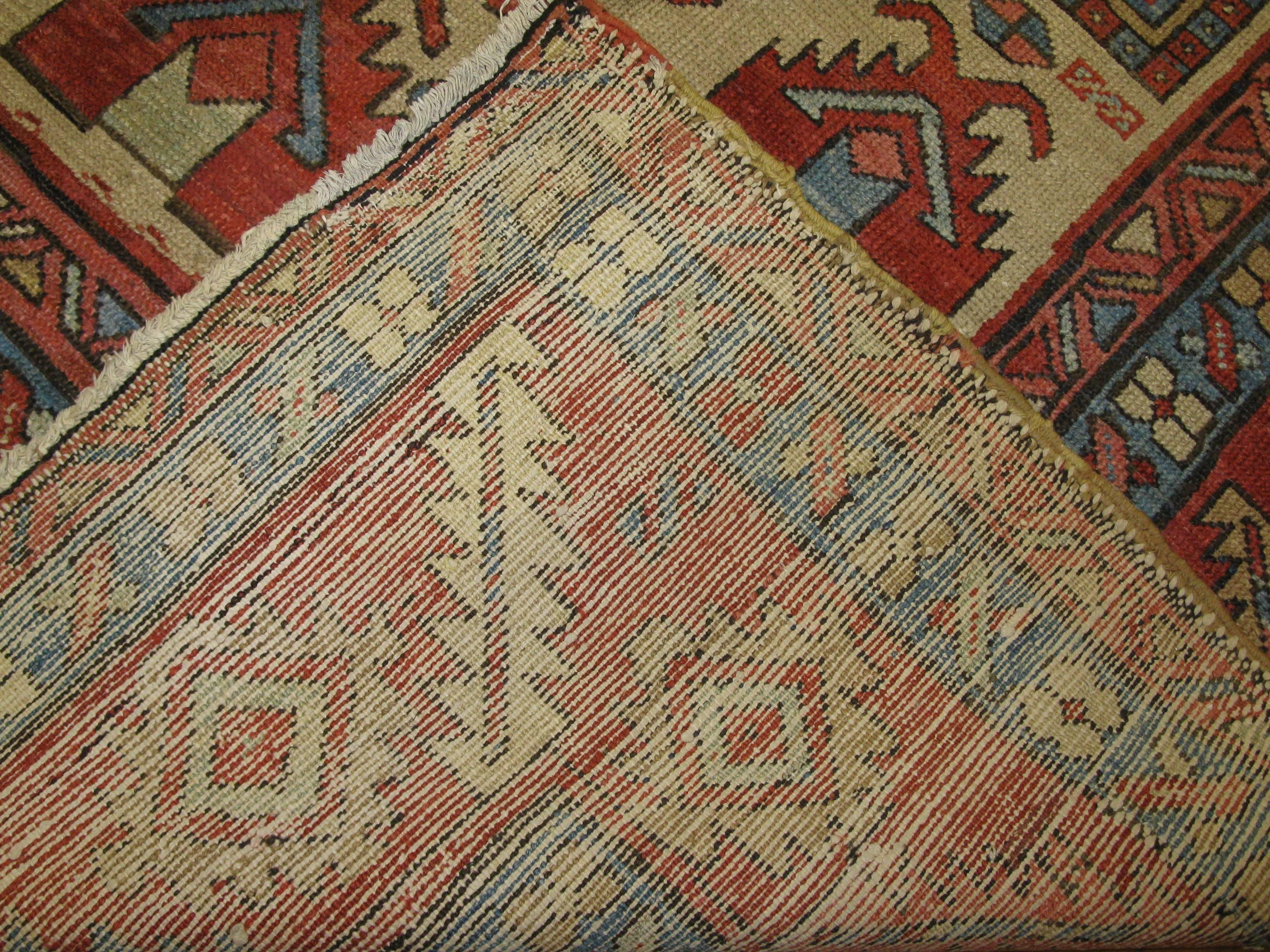 Room Size Antique Hand Knotted Wool Red Persian Serapi Rug In Excellent Condition For Sale In Atlanta, GA