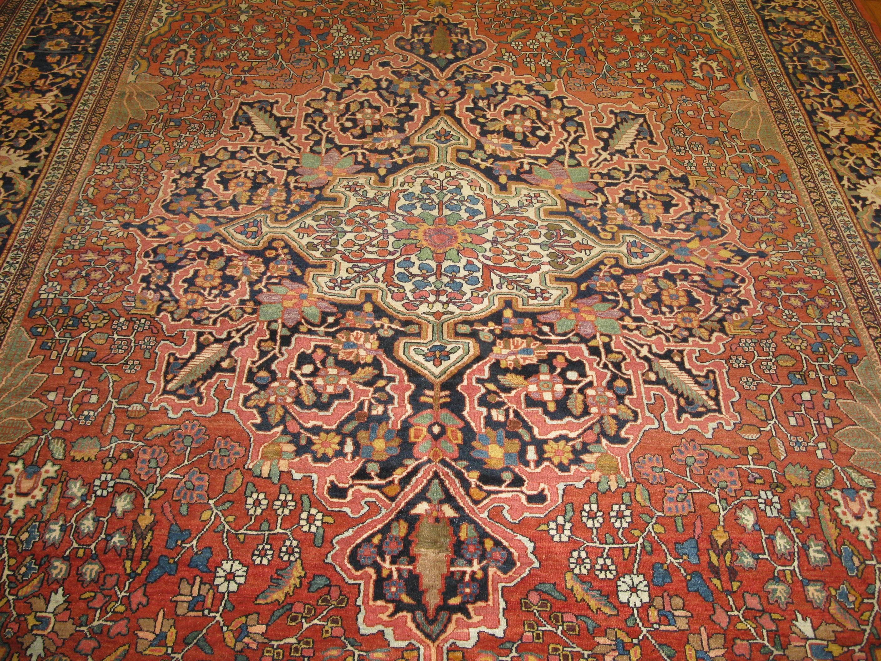 Room Size Antique Hand-Knotted Persian Sarouk Farahan In Excellent Condition For Sale In Atlanta, GA