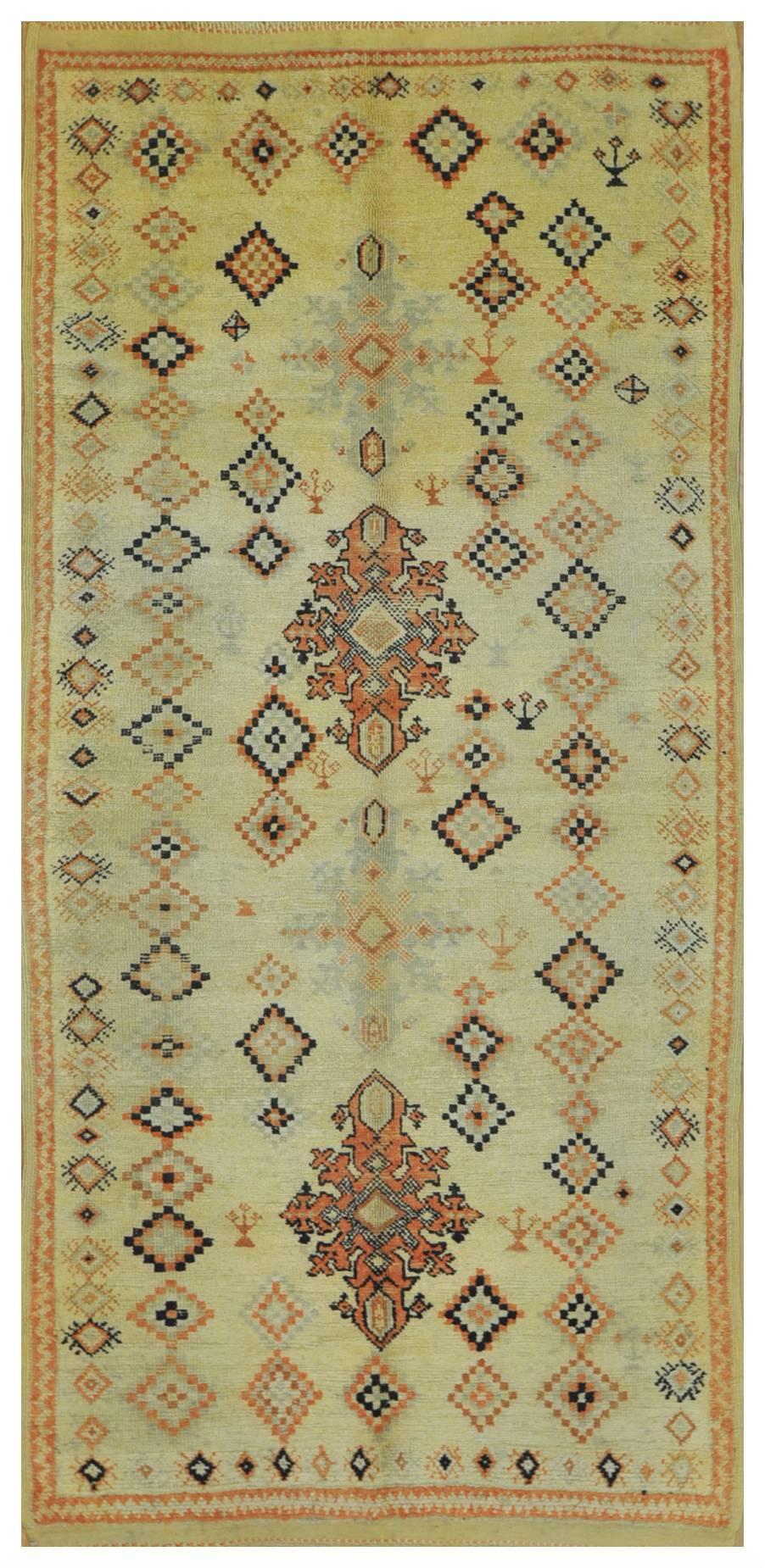 Vintage Hand-Knotted Moroccan Rug In Excellent Condition For Sale In Atlanta, GA