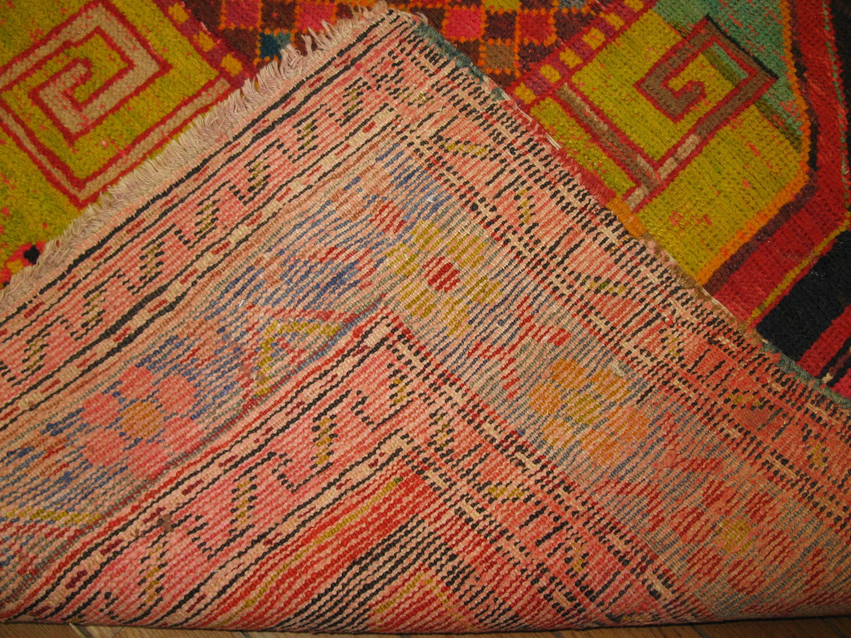 Small Vintage Hand-Knotted WoolTurkish Rug In Good Condition For Sale In Atlanta, GA