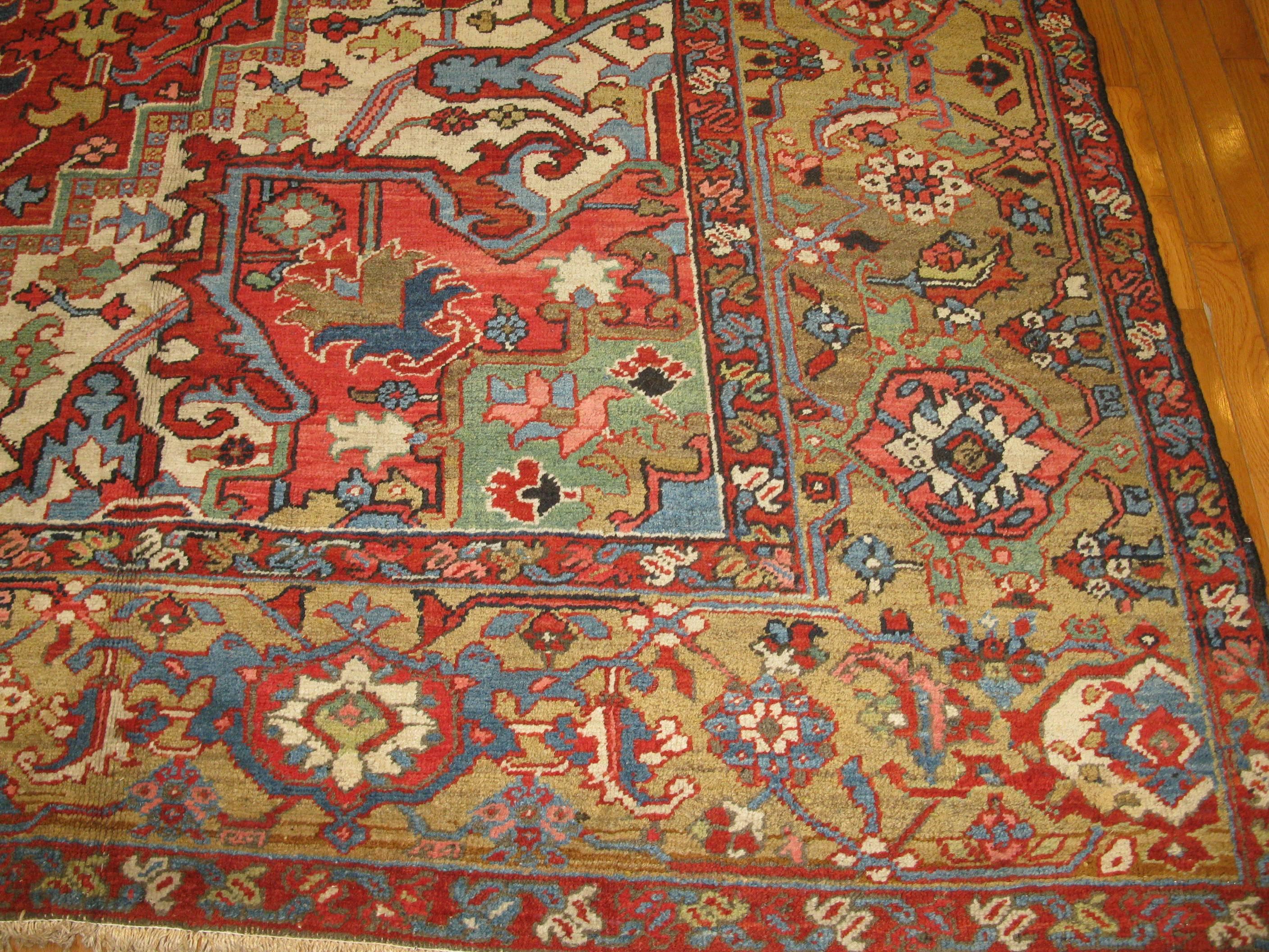 Large Antique Hand-KnottedWool Green Red Persian Heriz Rug In Excellent Condition For Sale In Atlanta, GA