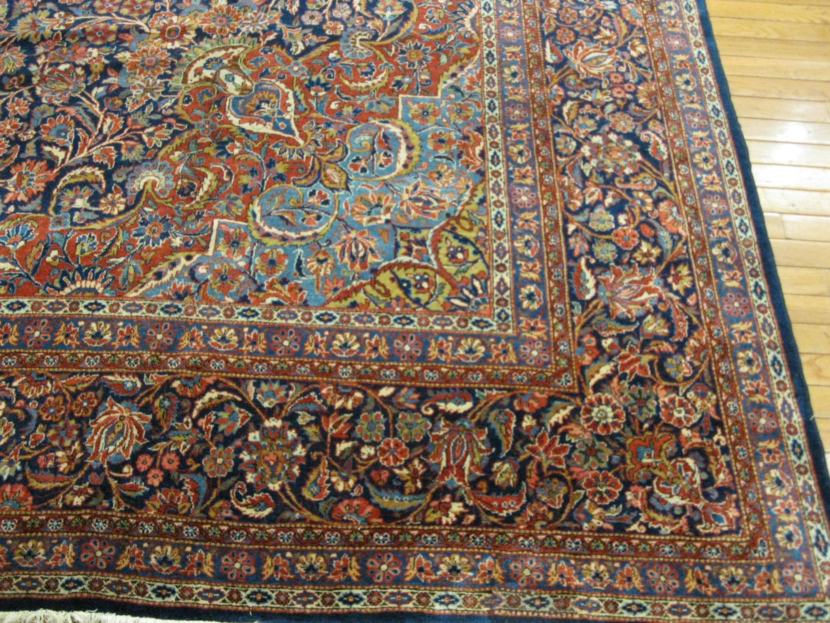 Large Antique Persian Kashan In Excellent Condition For Sale In Atlanta, GA