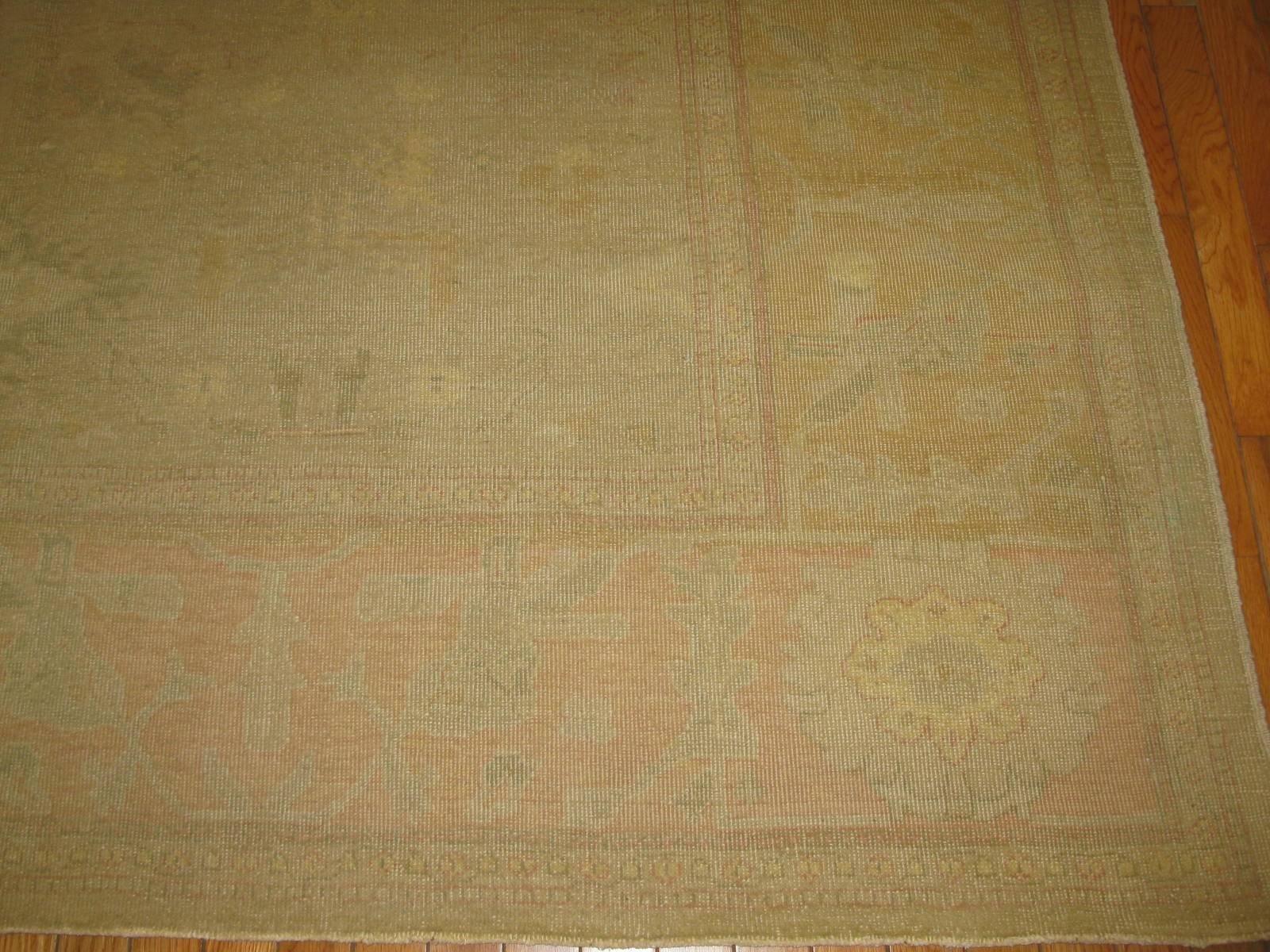 Hand-Knotted Oushak Design Rug In Excellent Condition In Atlanta, GA