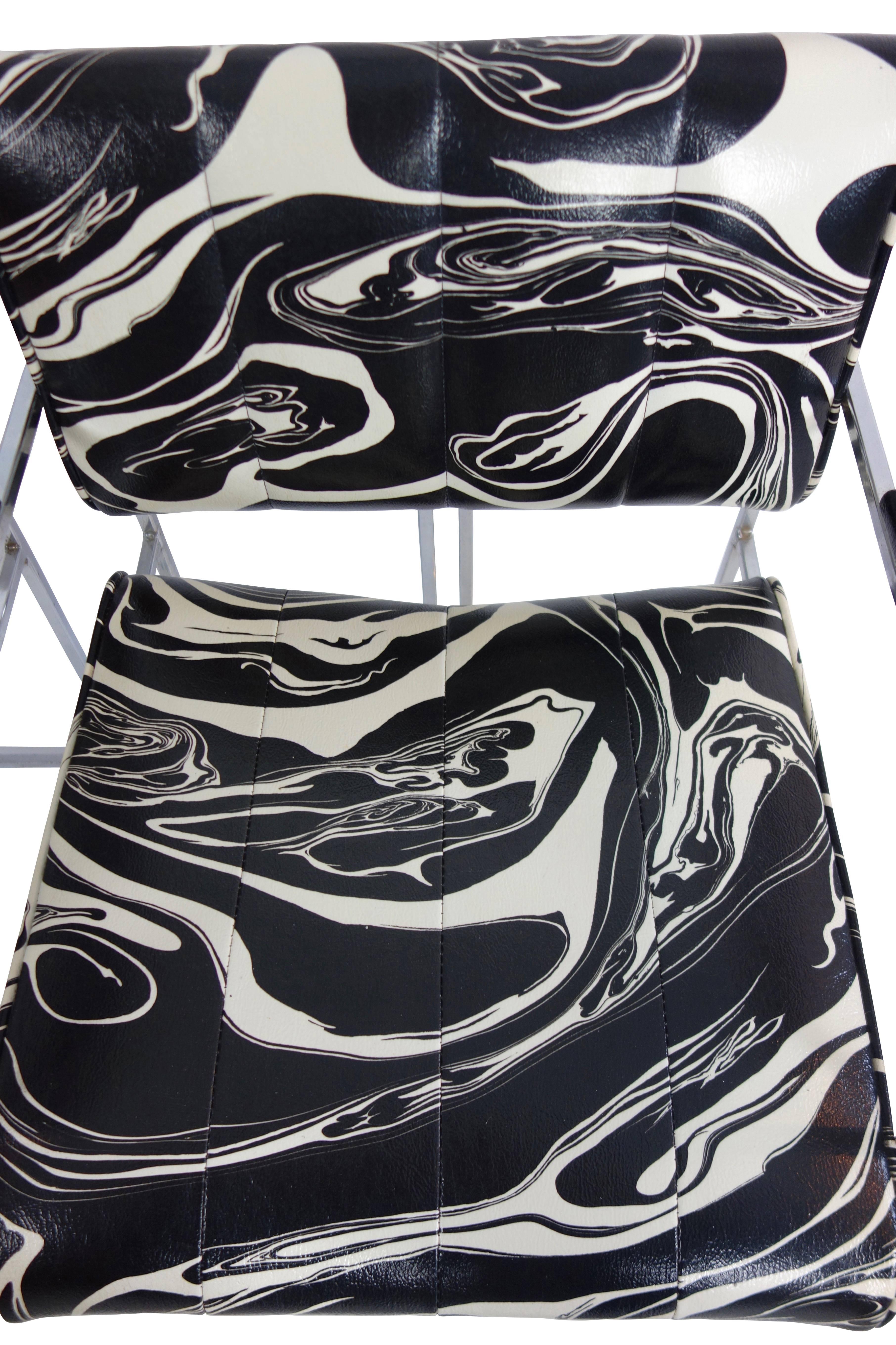 Set of Four Vintage Black and White Marbled Vinyl Chairs by Samton For Sale 1