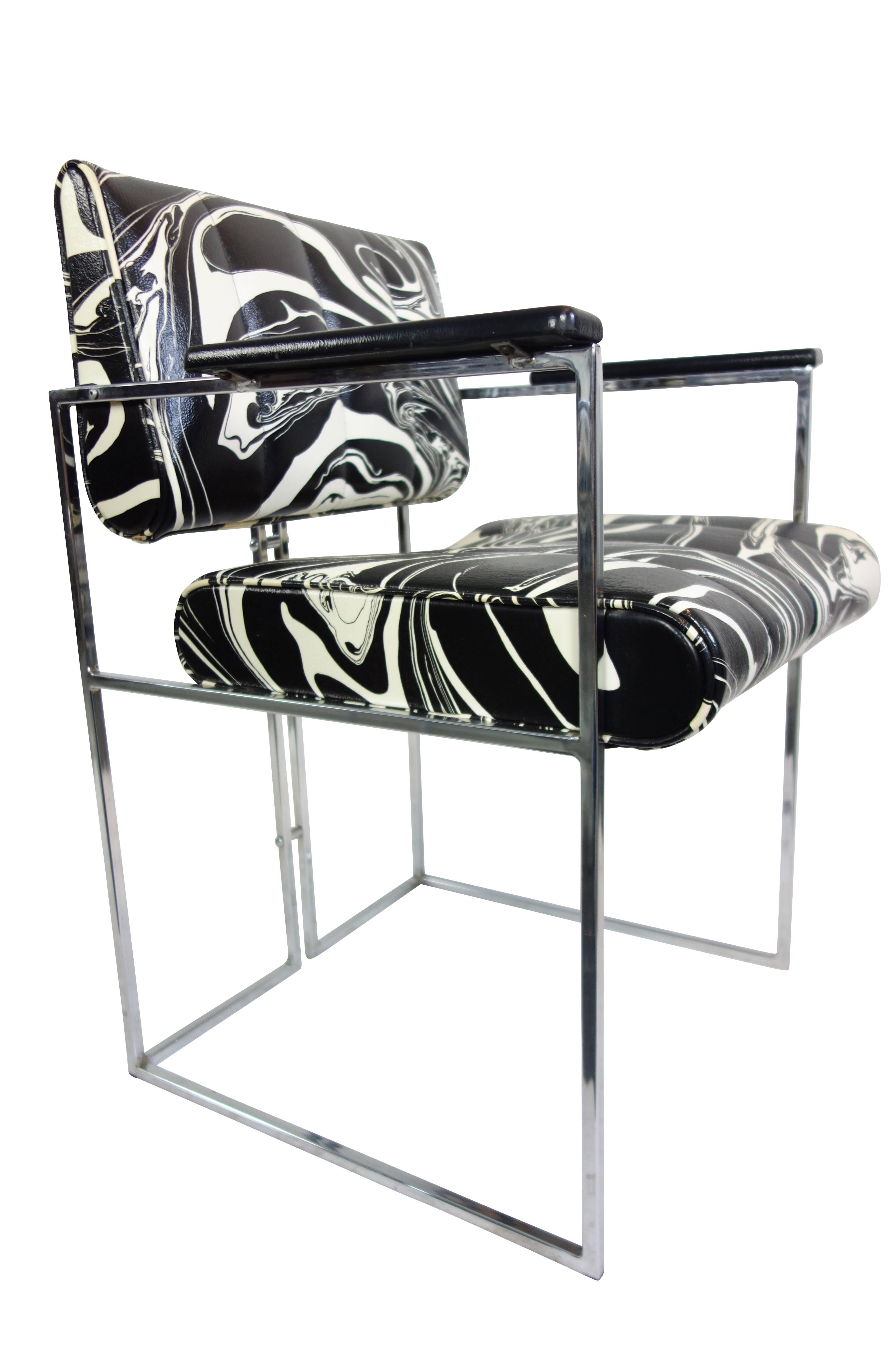 Set of Four Vintage Black and White Marbled Vinyl Chairs by Samton For Sale 3
