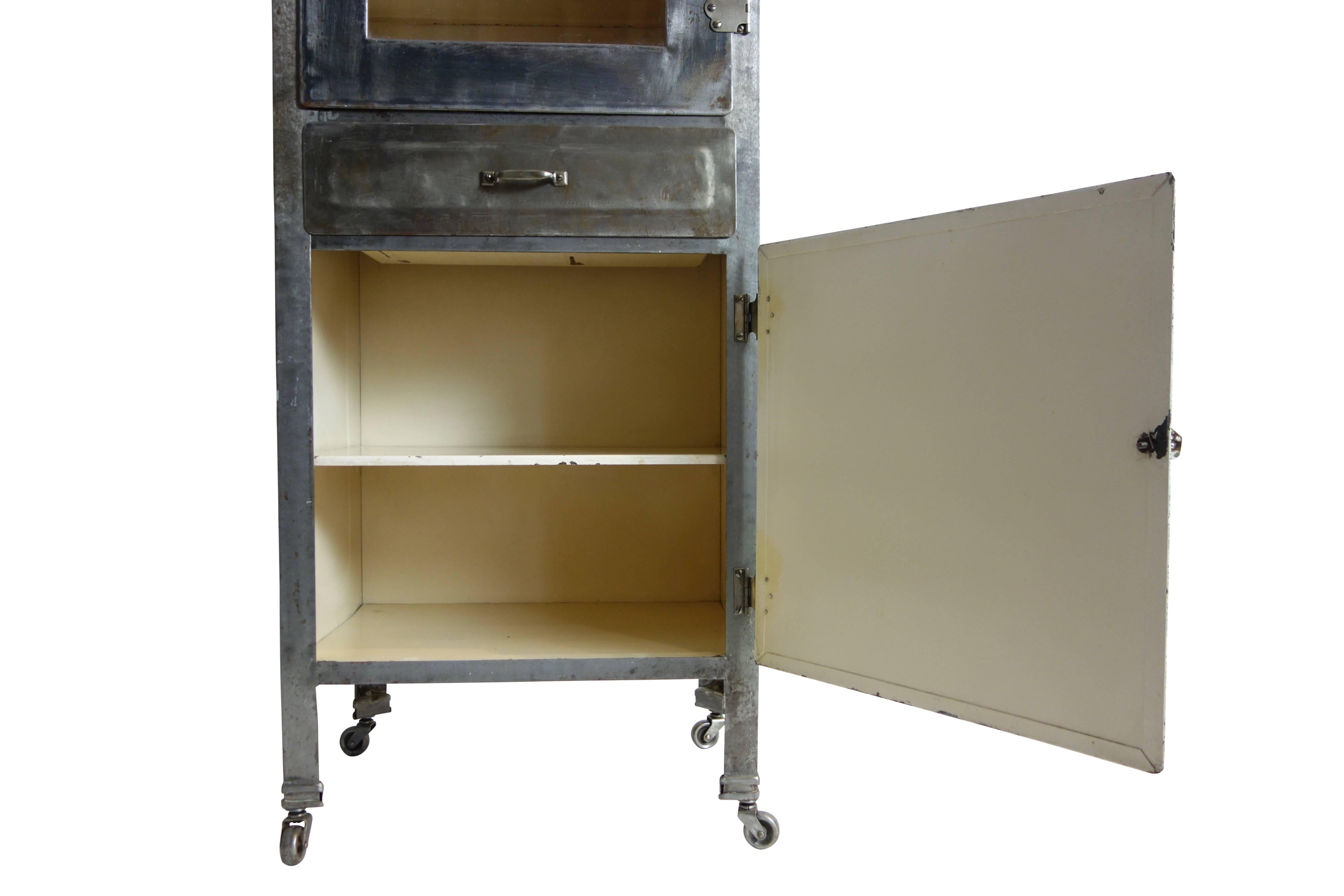 Steel Medical Cabinet on Casters In Good Condition In Seattle, WA