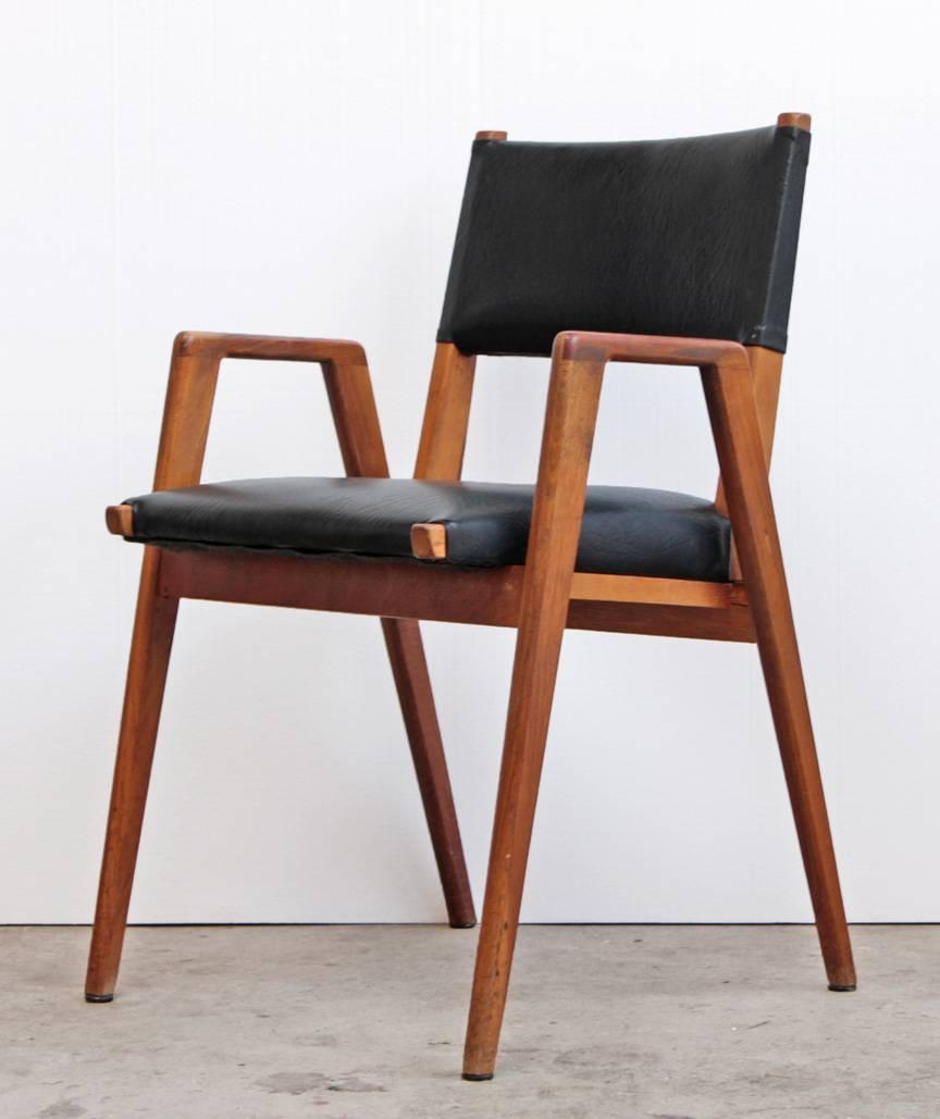 Set of six Jens Risom dining chairs manufactured by Knoll. Great compact size. Walnut frames with black vinyl upholstery. 

Measures: Armchair: 20.5