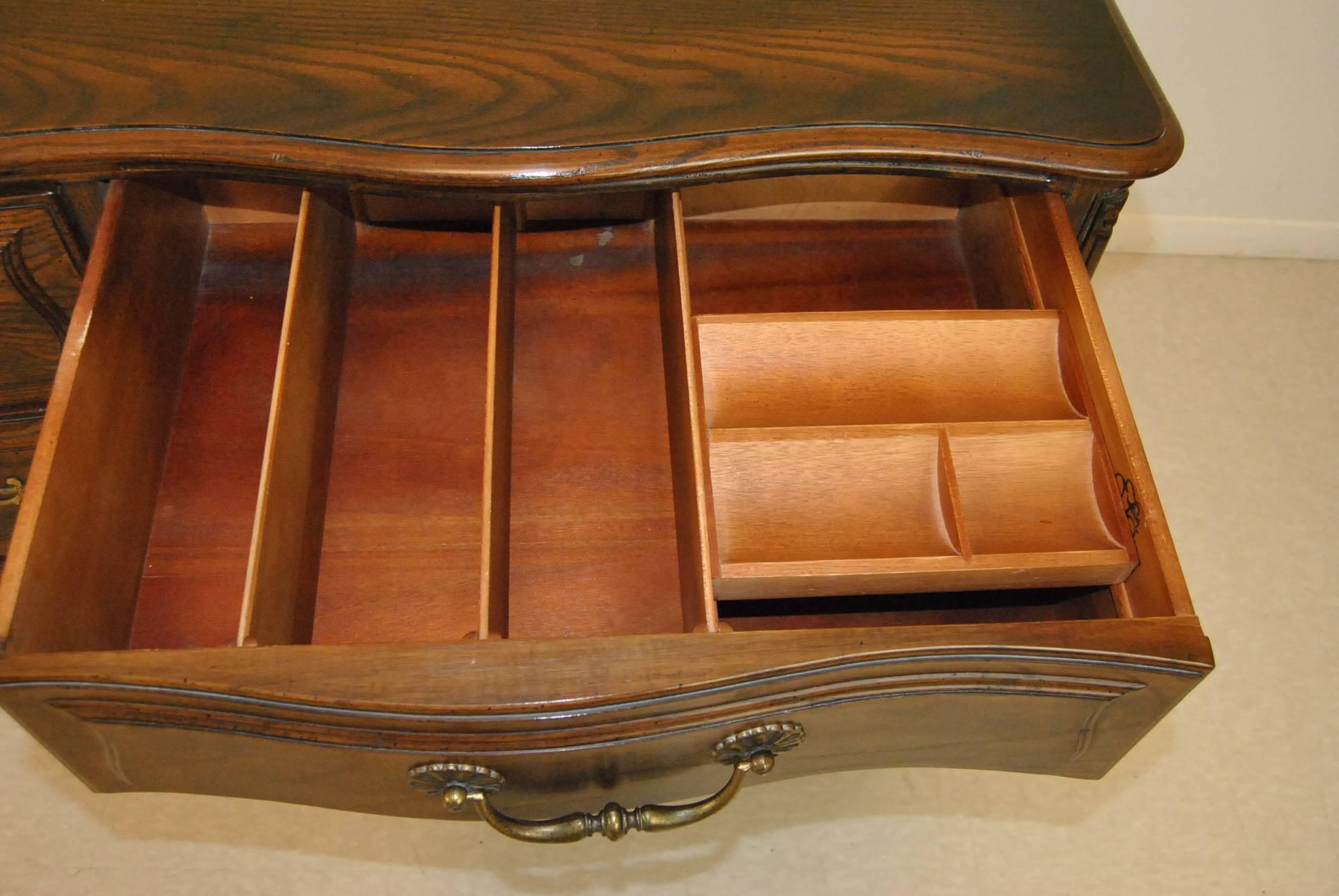 Henredon Four Centuries Collection Oak French Style Chest In Good Condition In Toledo, OH