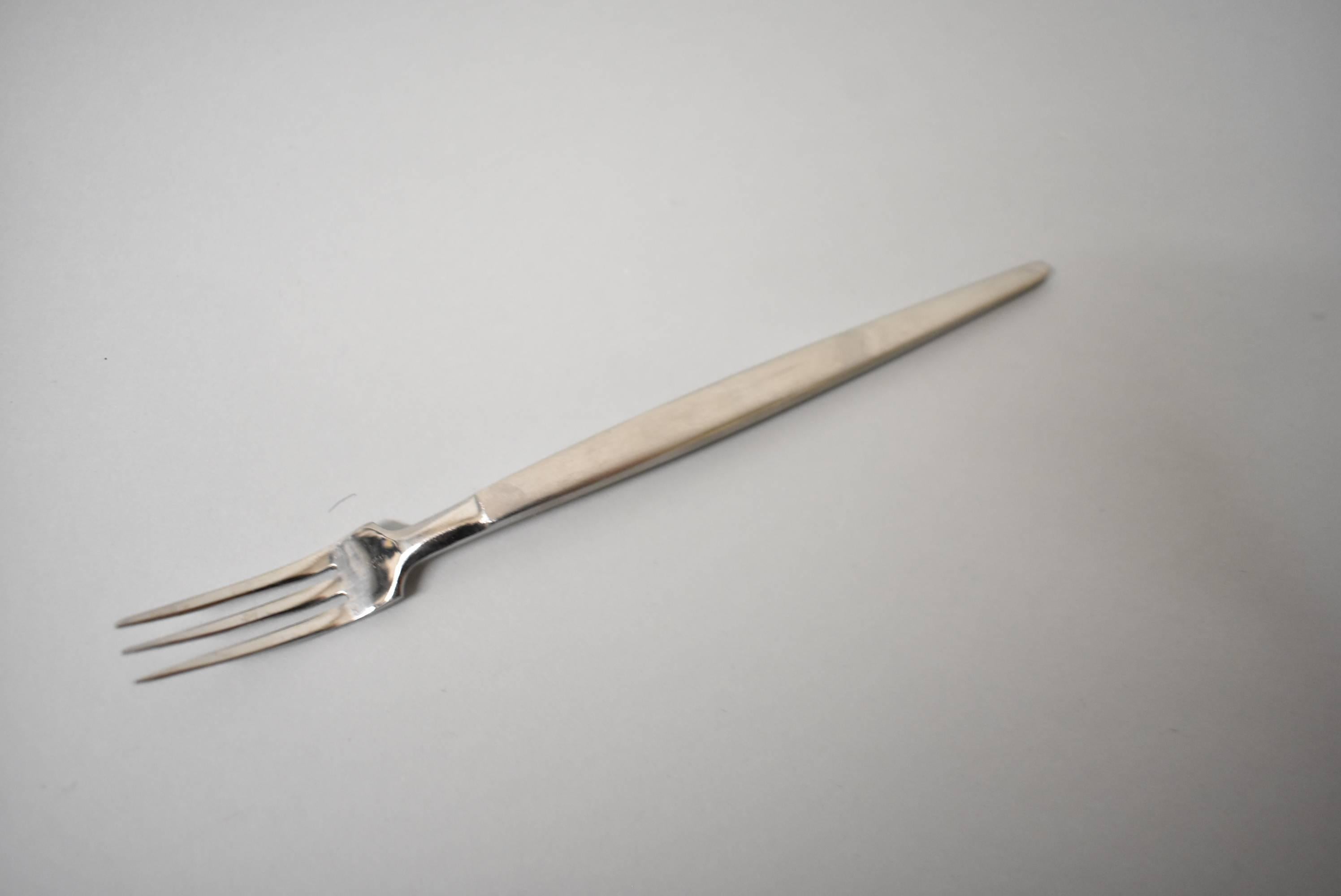 A beautiful stainless steel flatware set by stanley roberts. Marked on the back with stanley roberts hallmark, stainless japan astro. Satin handles with glossy bowls. There are the following pieces:
Eight fruit forks 6 1/4
