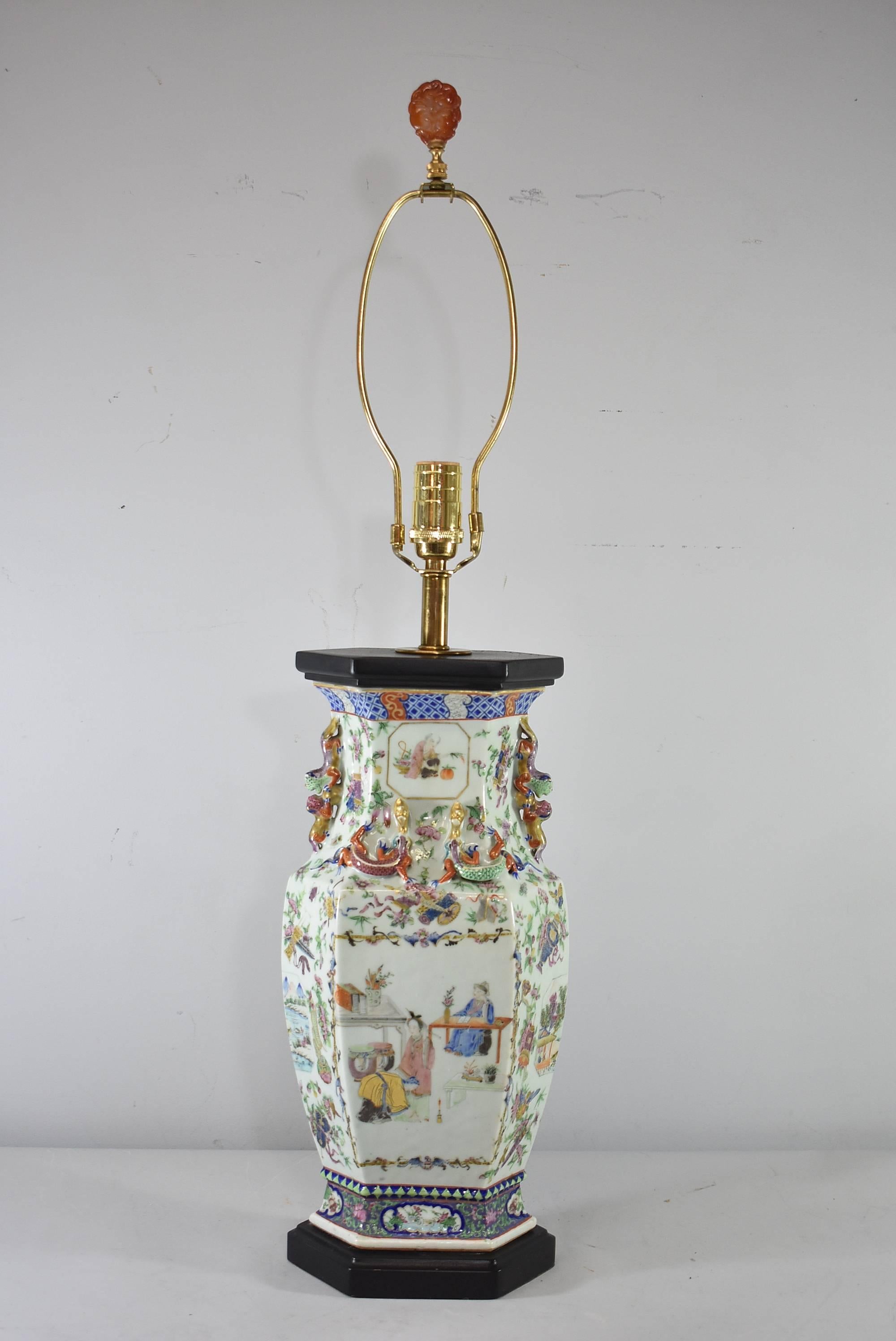 19th Century Chinese Famille Rose Medallion Table Lamp with Quartz Finial In Good Condition In Toledo, OH
