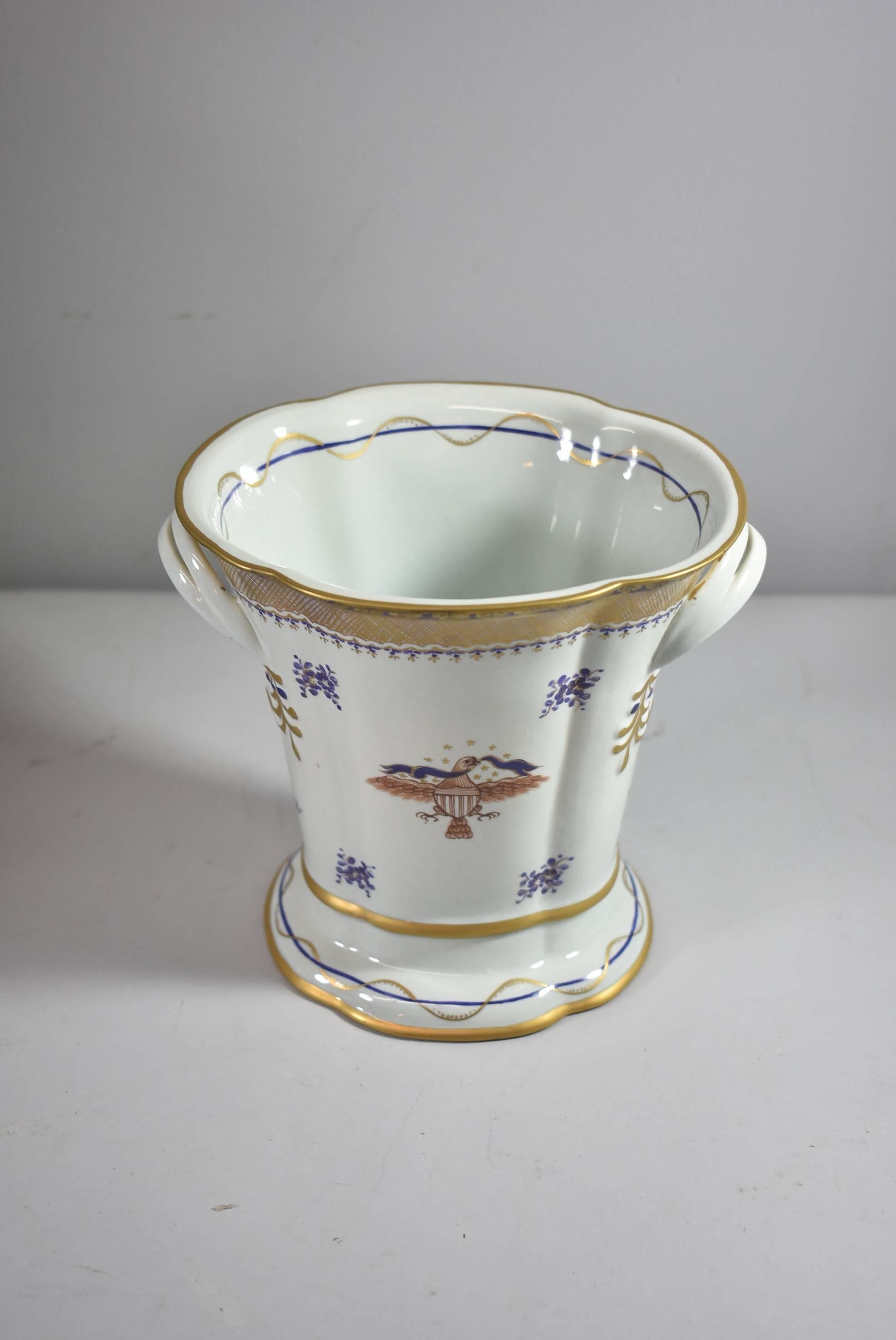 A gorgeous Lowestoft reproduction porcelain cachepot. Hand-painted in brilliant colors of blue and gold by Mottahedeh it features a Federal eagle detail.